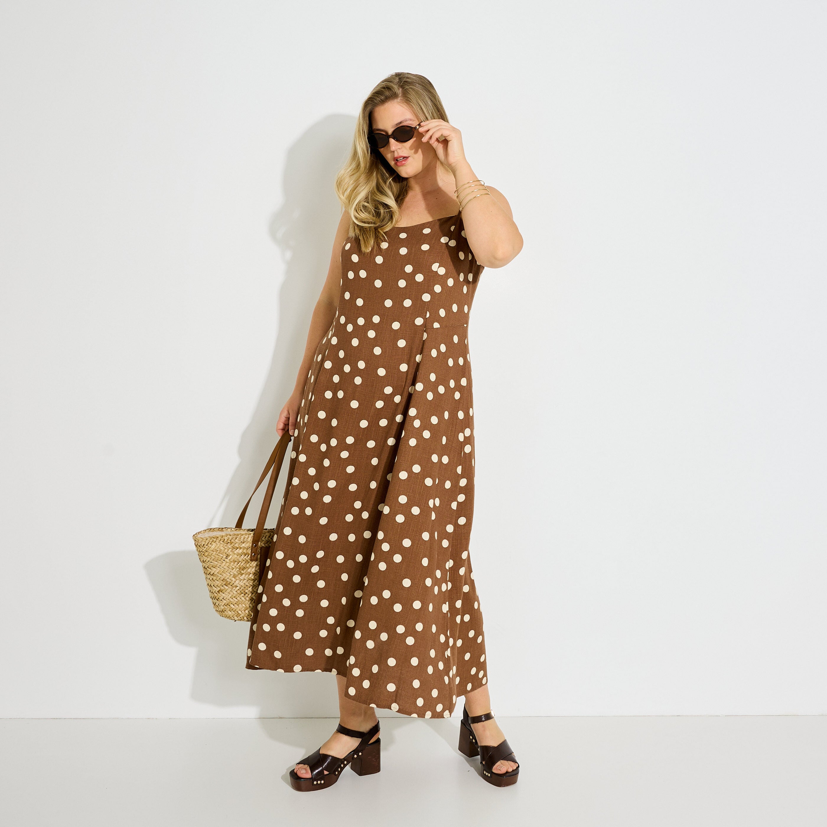 Robe longue fines bretelles motif pois 