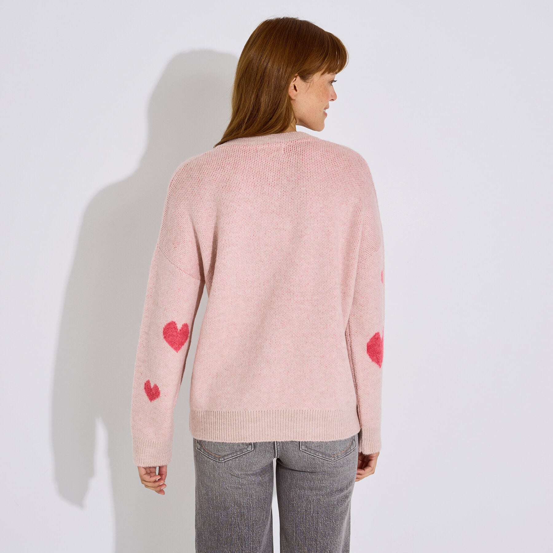 Pull col V &agrave; motif coeurs femme