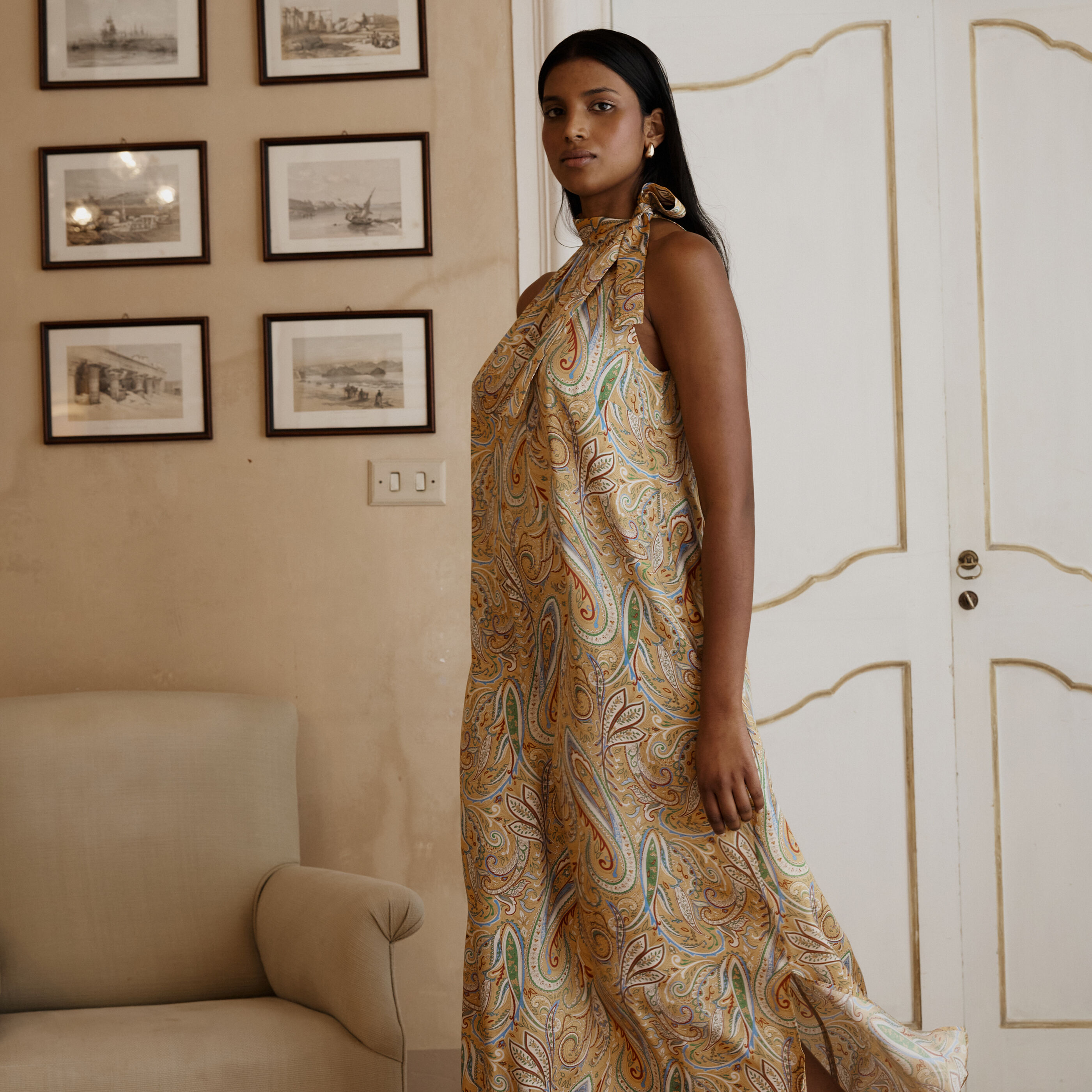 Robe longue imprim&eacute;e en satin