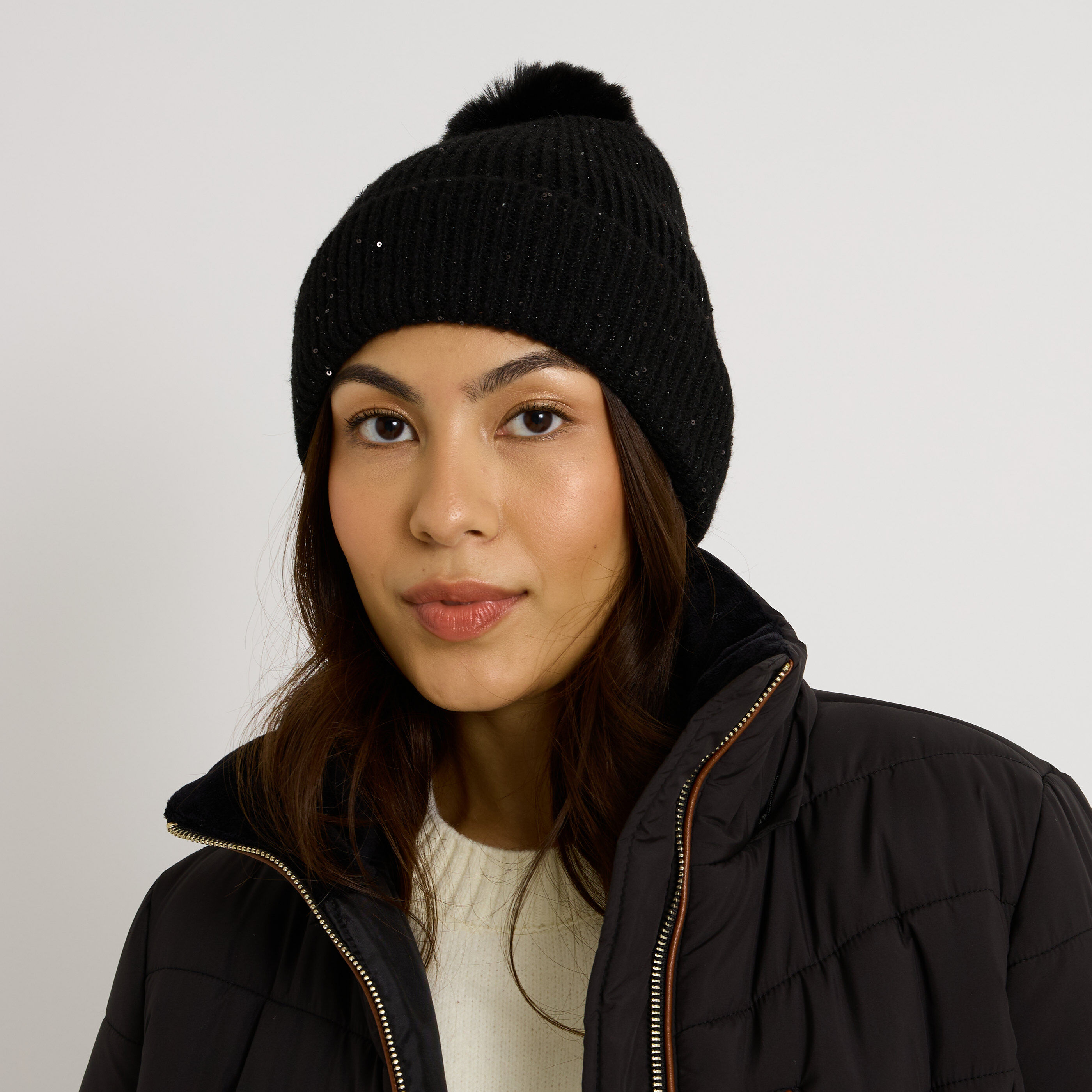 Bonnet avec sequins et pompon femme