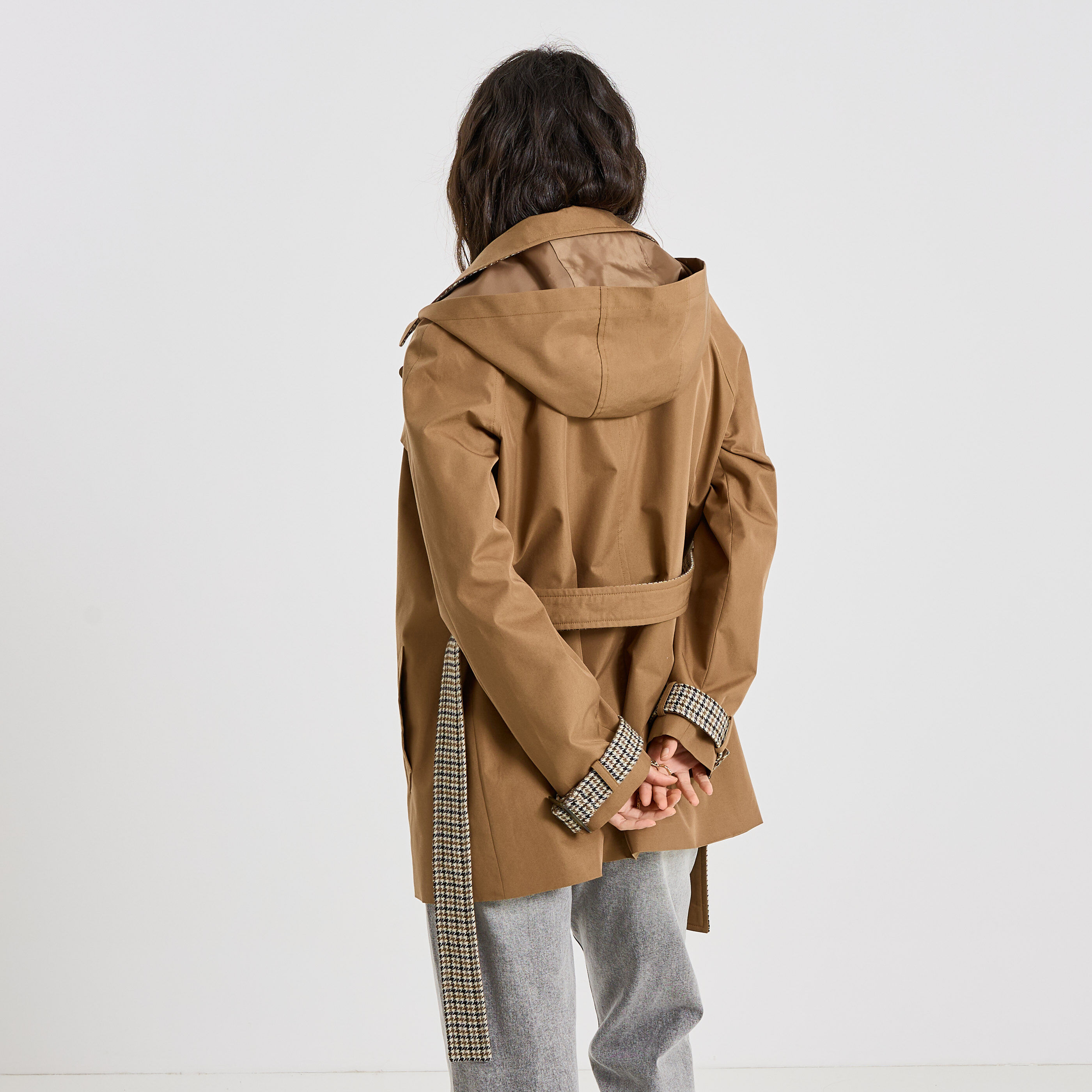 Trench mi-long &agrave; capuche femme