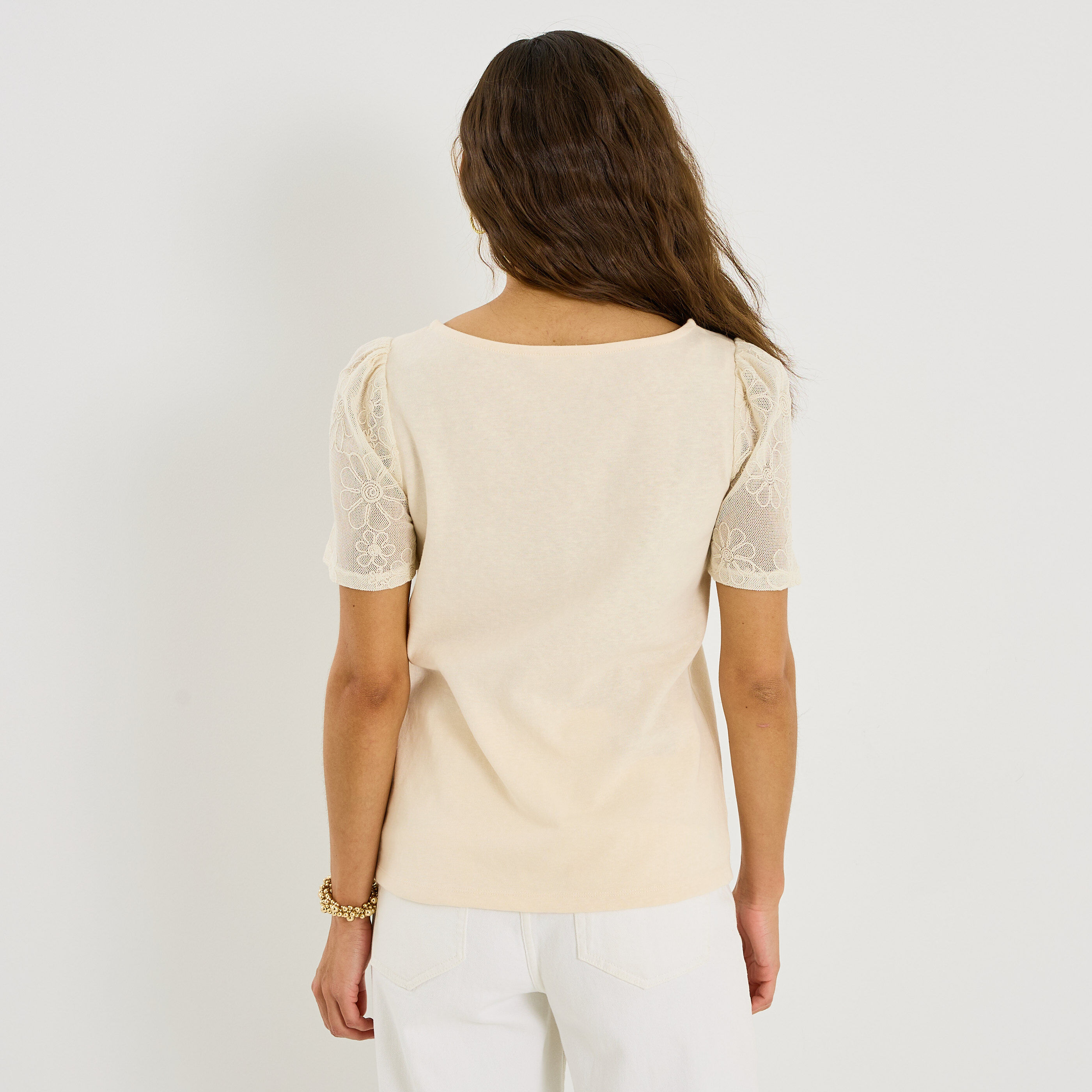 T-shirt manches ajour&eacute;es femme