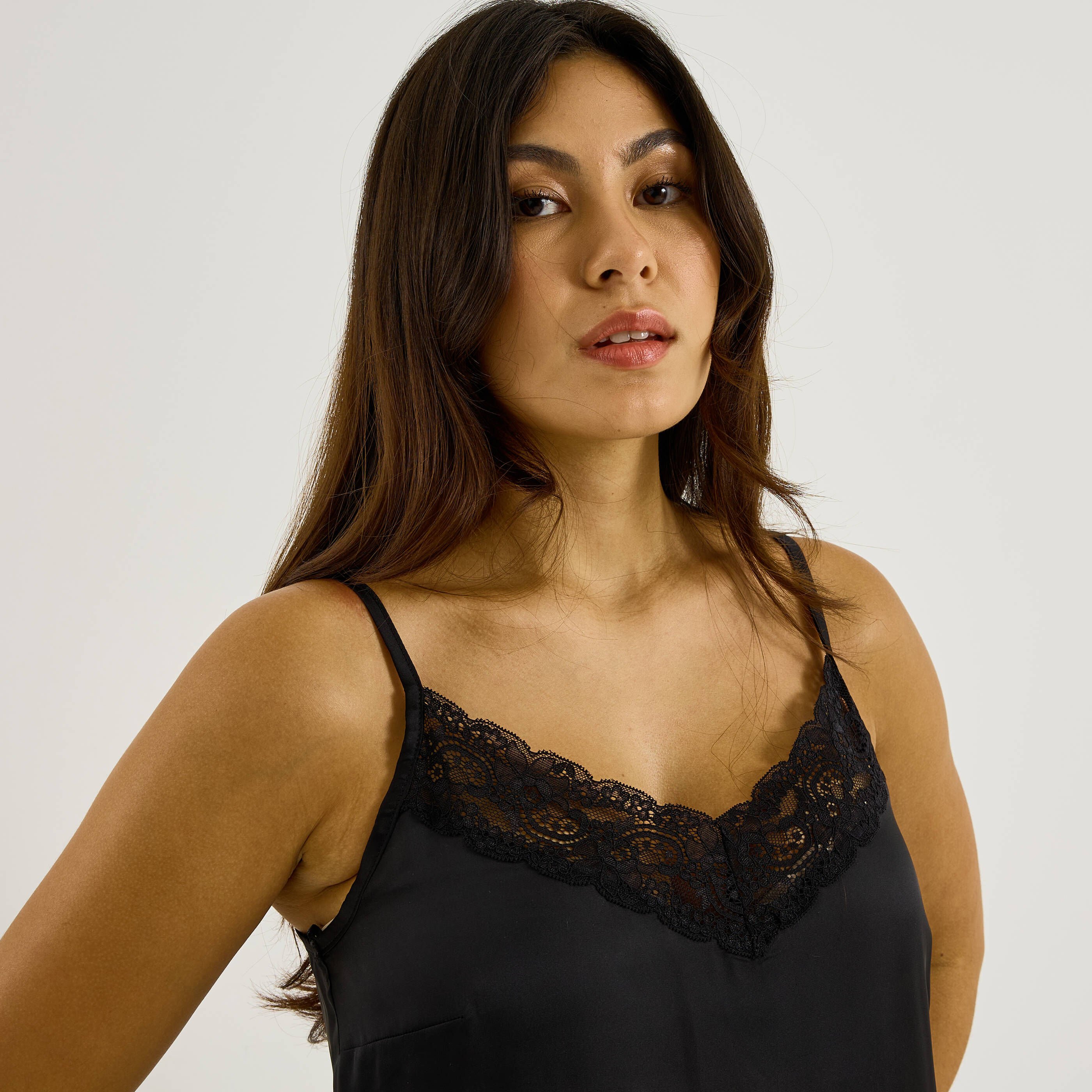 D&eacute;bardeur asym&eacute;trique satin&eacute; femme