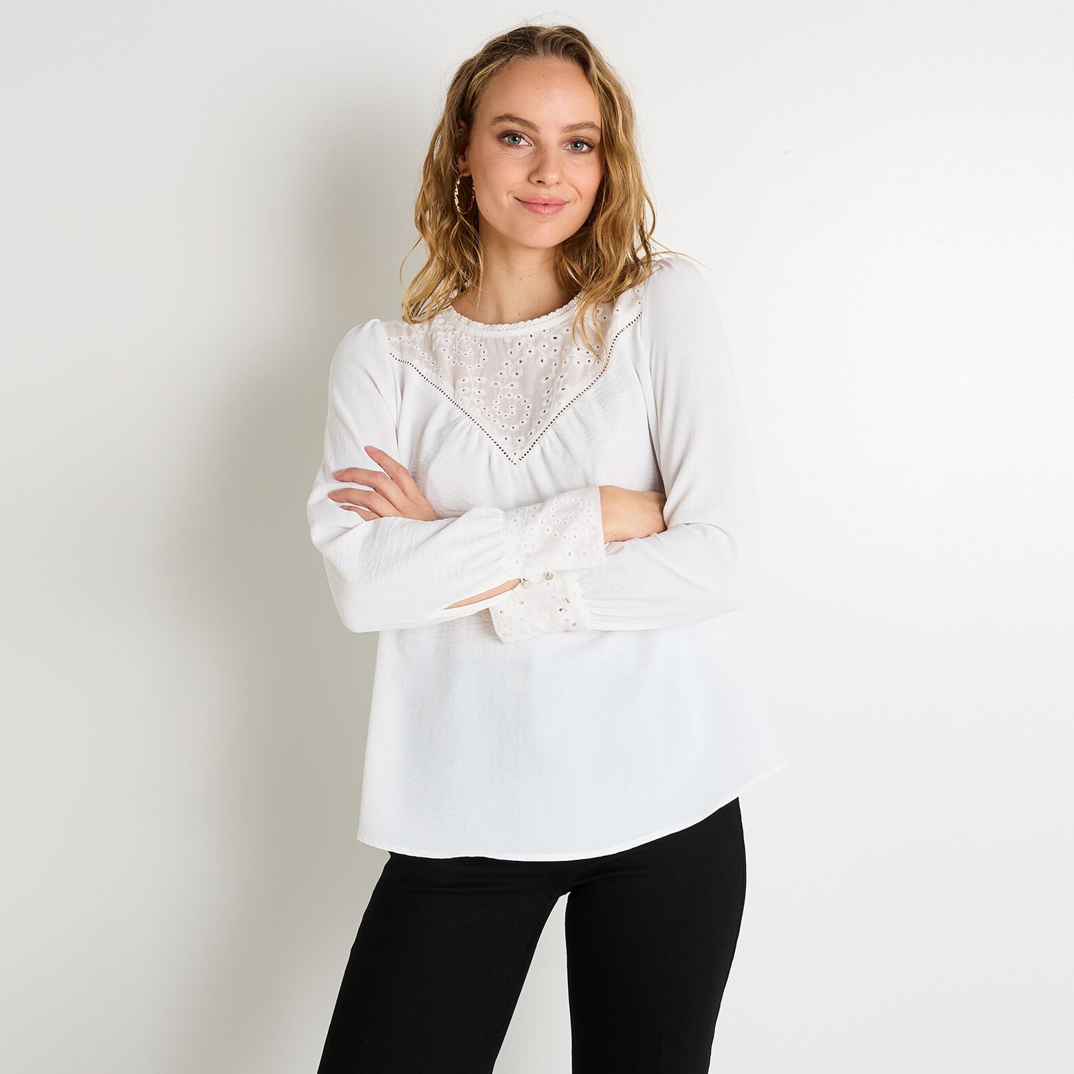 Blouse détails broderie femme
