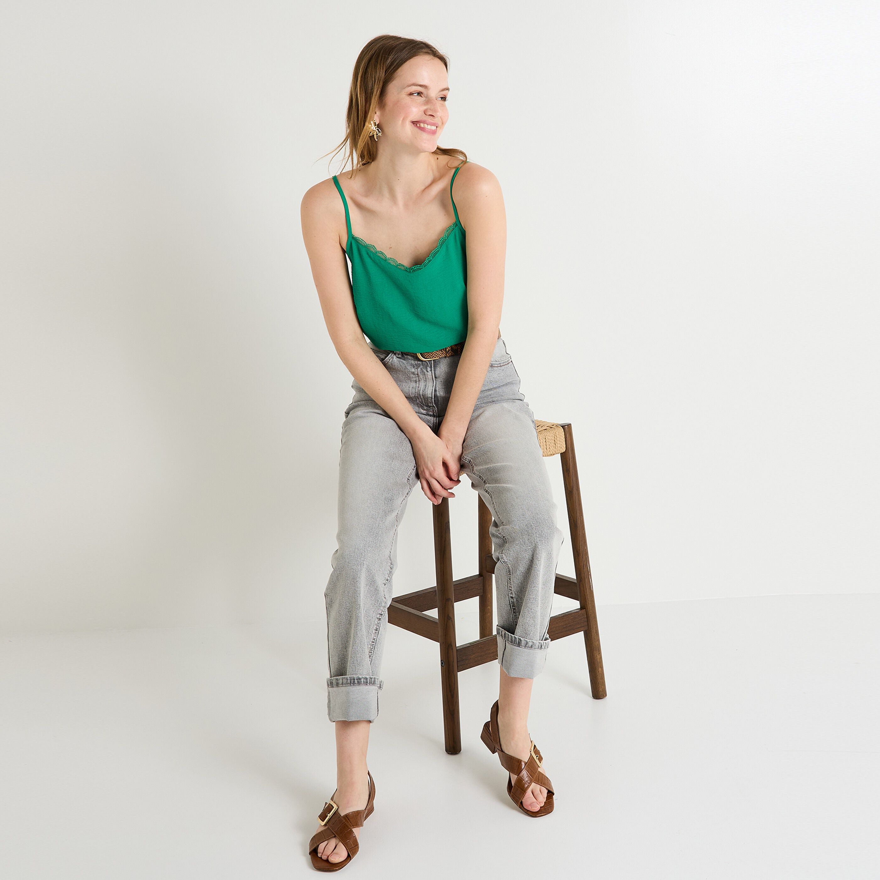 D&eacute;bardeur col V femme