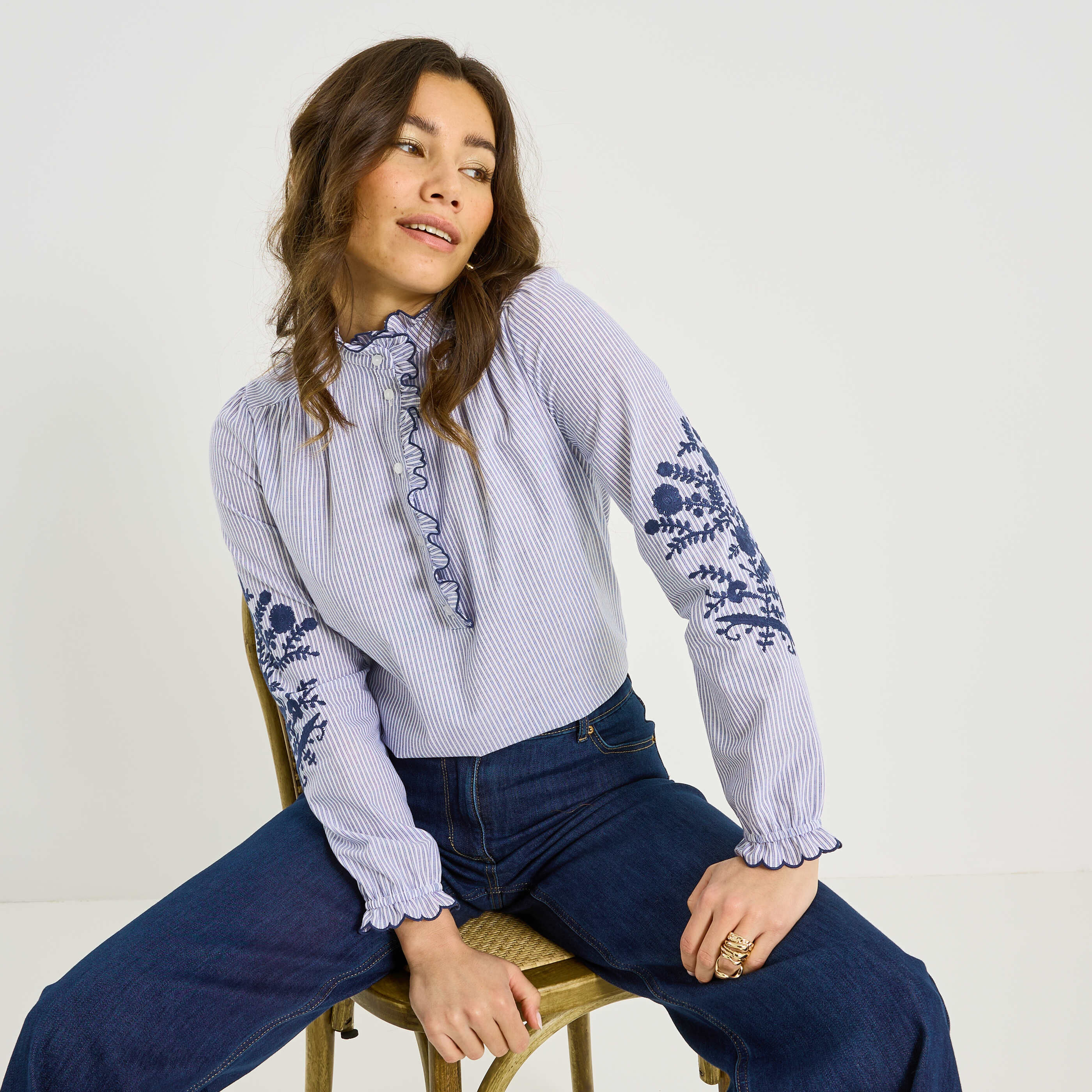Blouse ray&eacute;e avec broderies femme