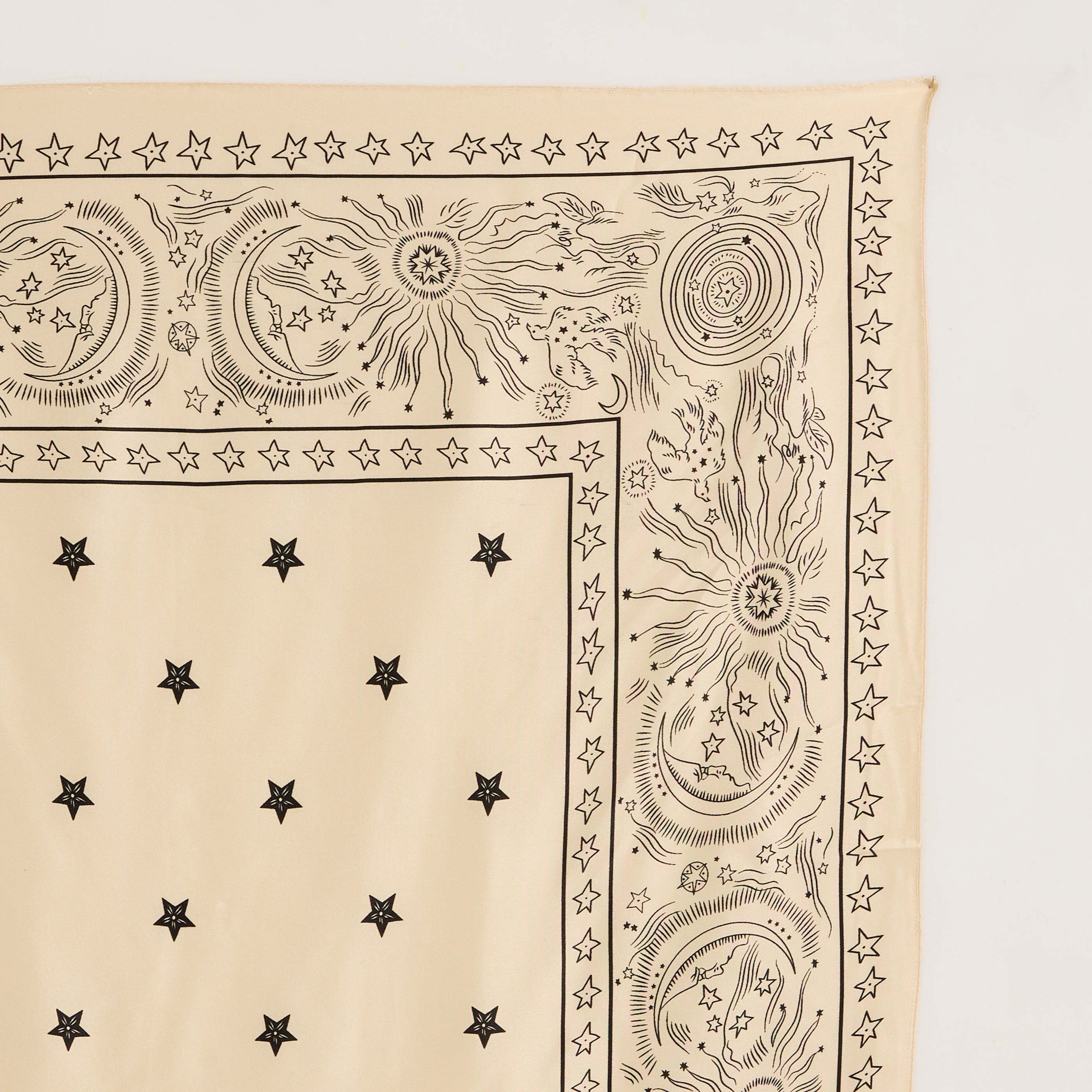 Foulard carr&eacute; en soie femme