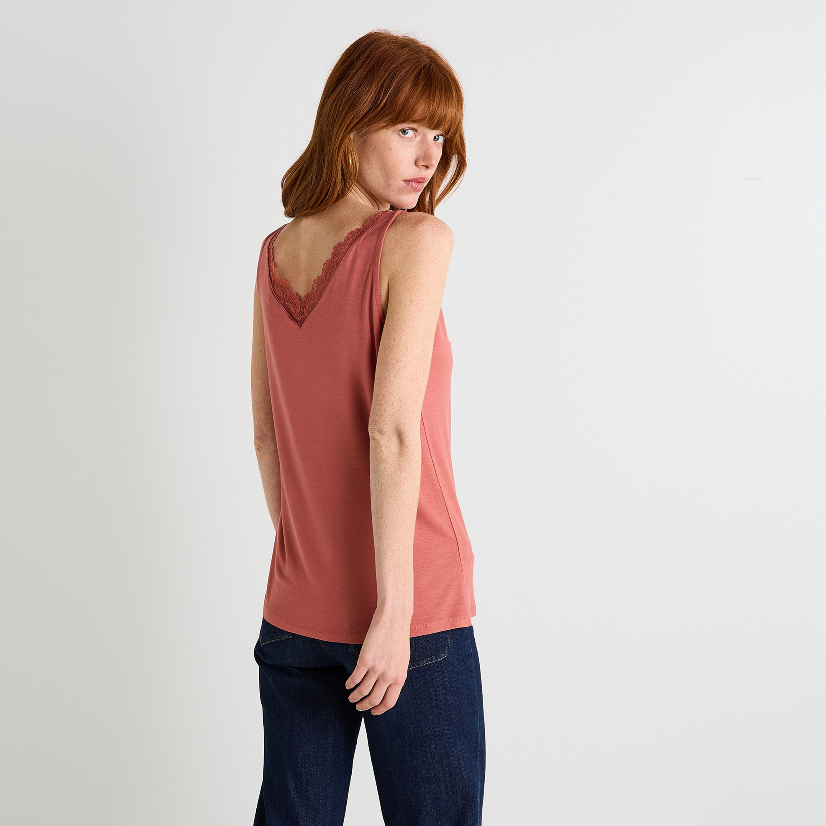 D&eacute;bardeur col V femme