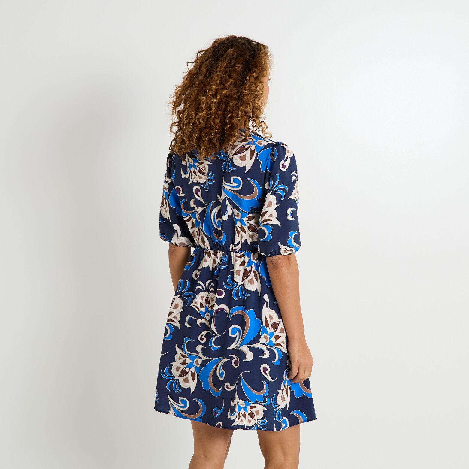 Robe courte imprimée col V 