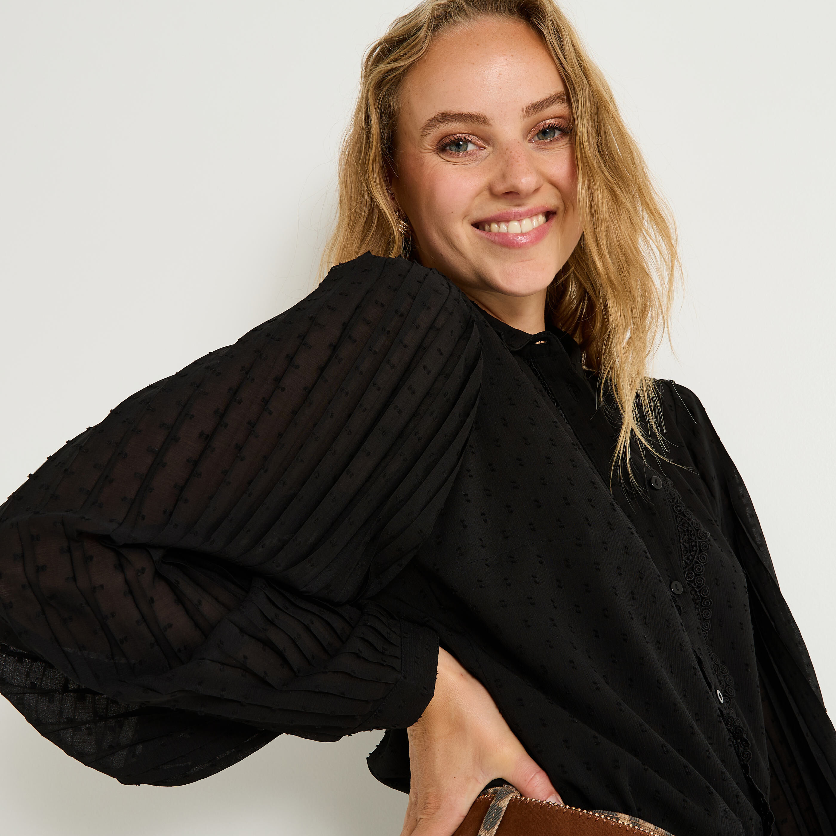 Chemise plumetis manches pliss&eacute;es femme