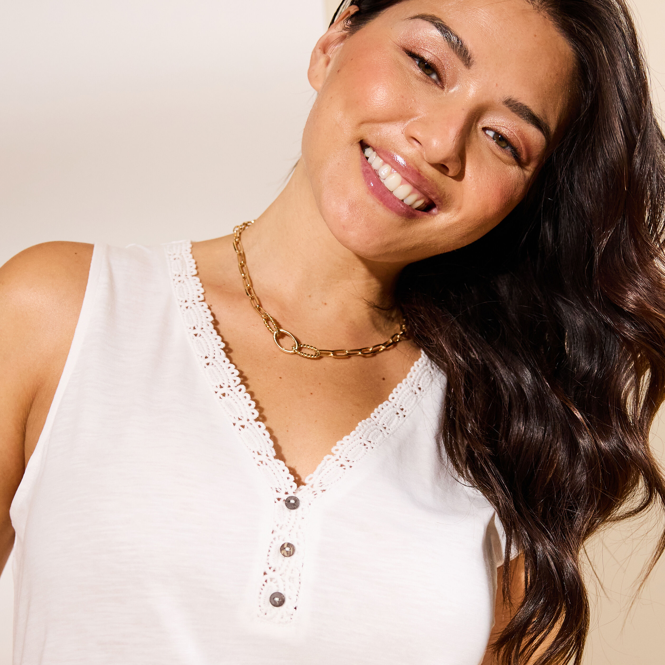 D&eacute;bardeur col V femme