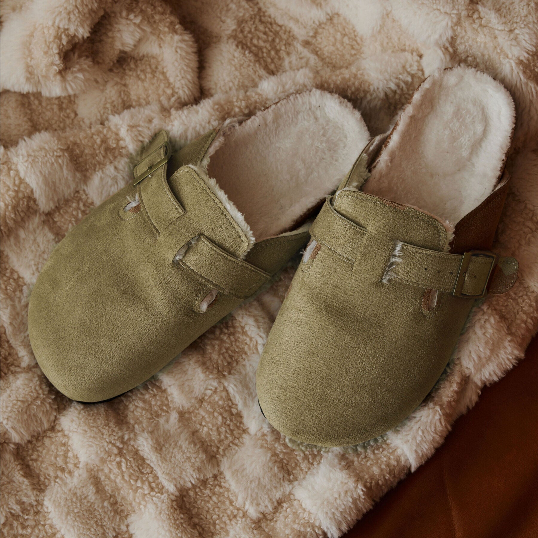 Chaussons mules sabots femme
