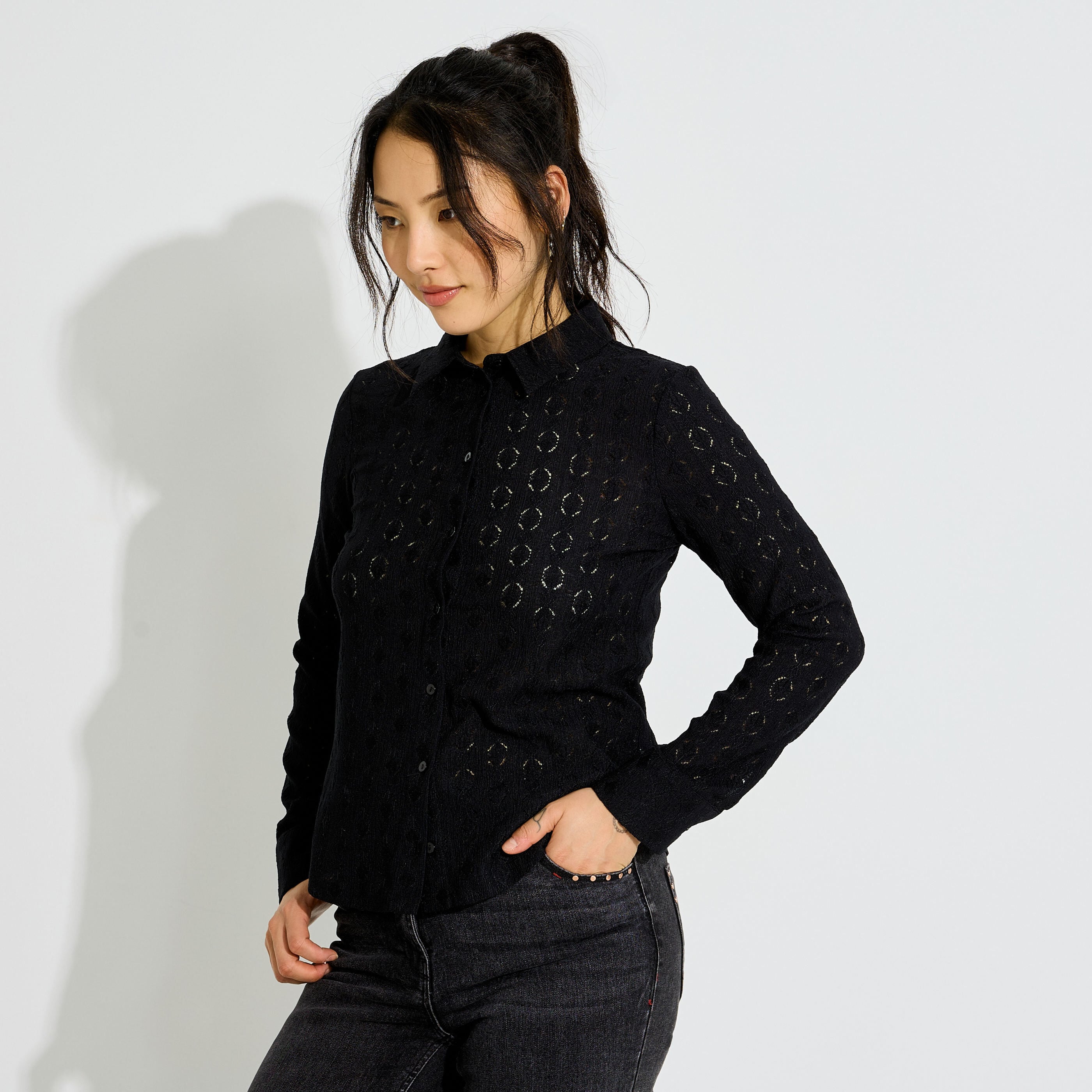 Chemise maille ajour&eacute;e femme