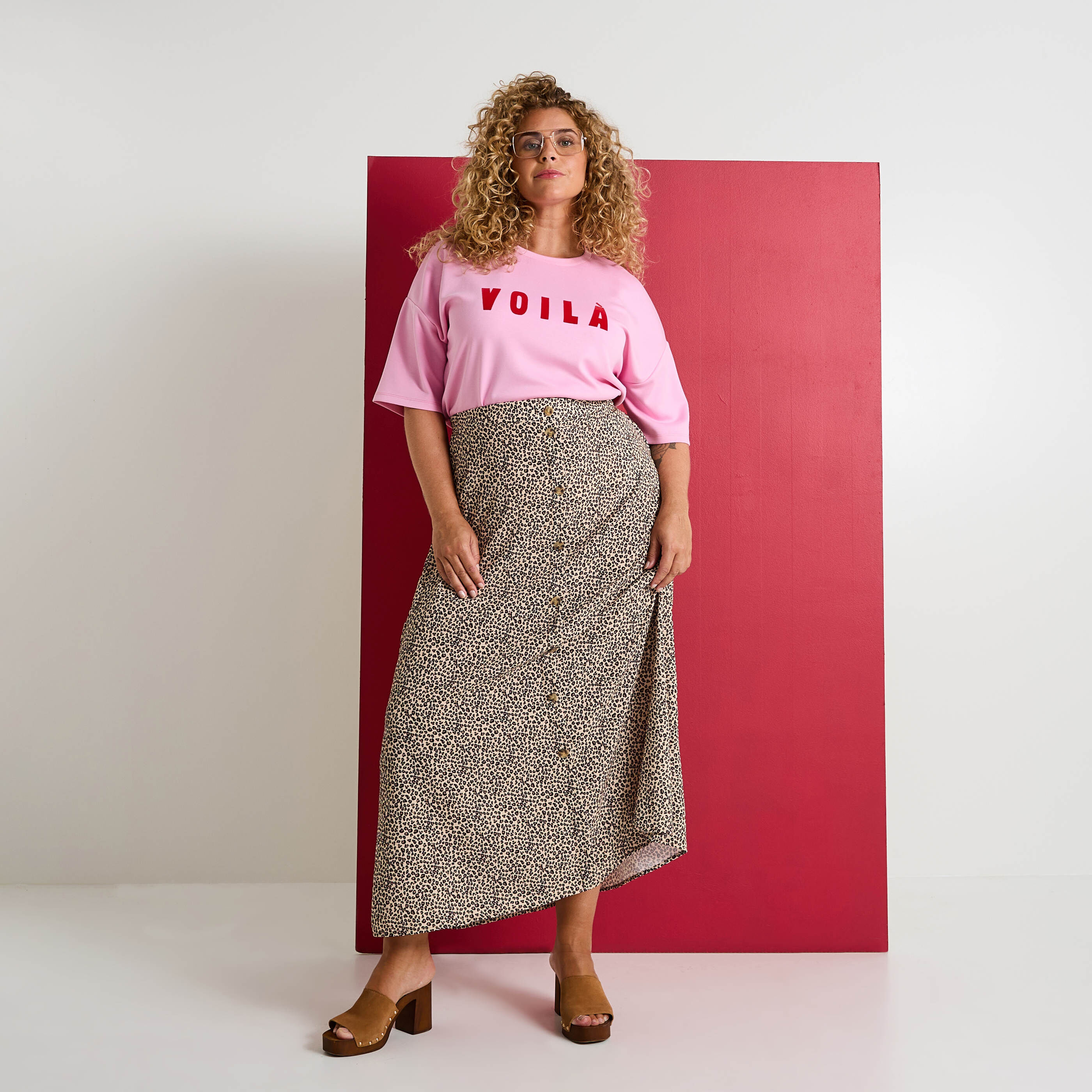 Jupe longue boutonn&eacute;e &agrave; imprim&eacute; l&eacute;opard