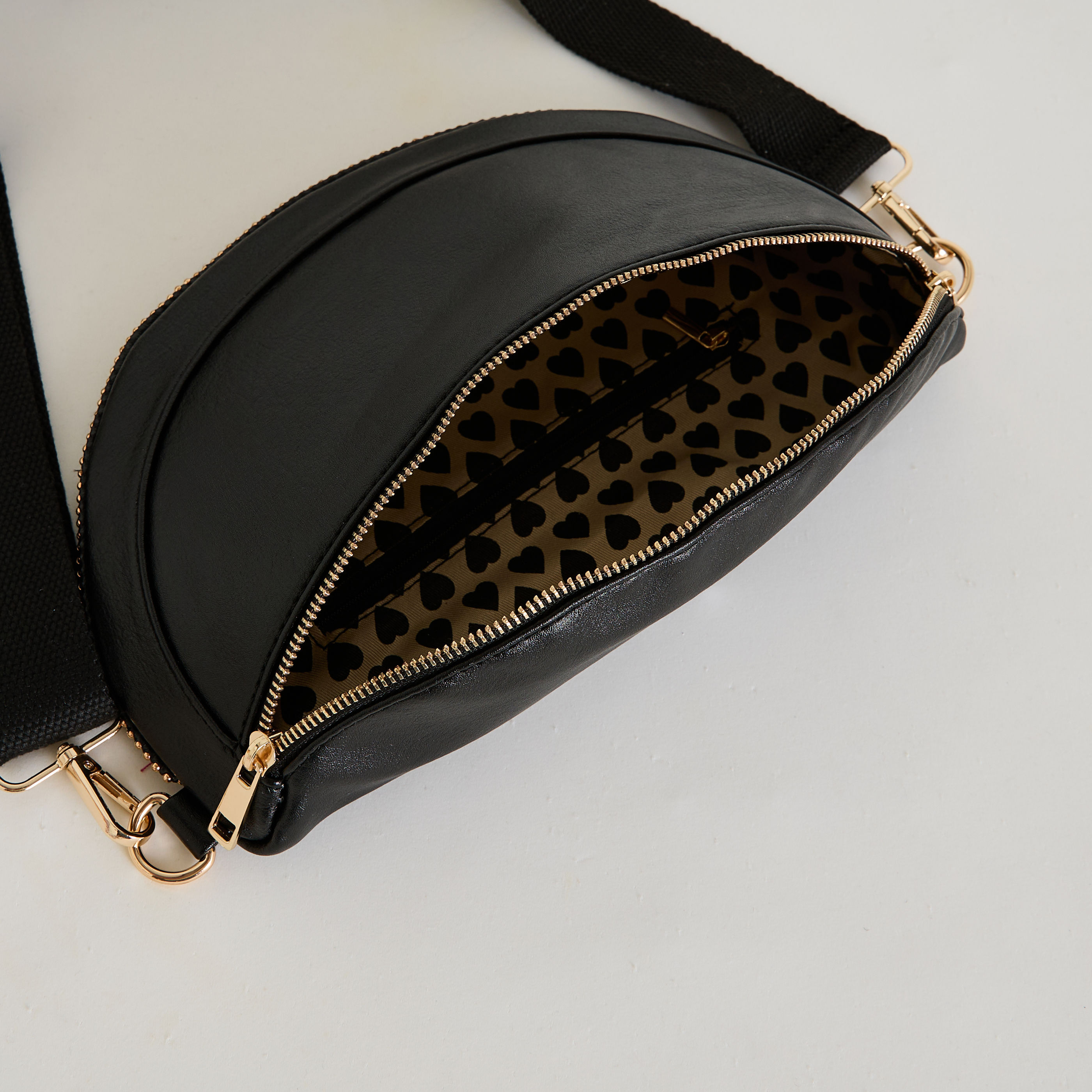 Sac banane clout&eacute; femme