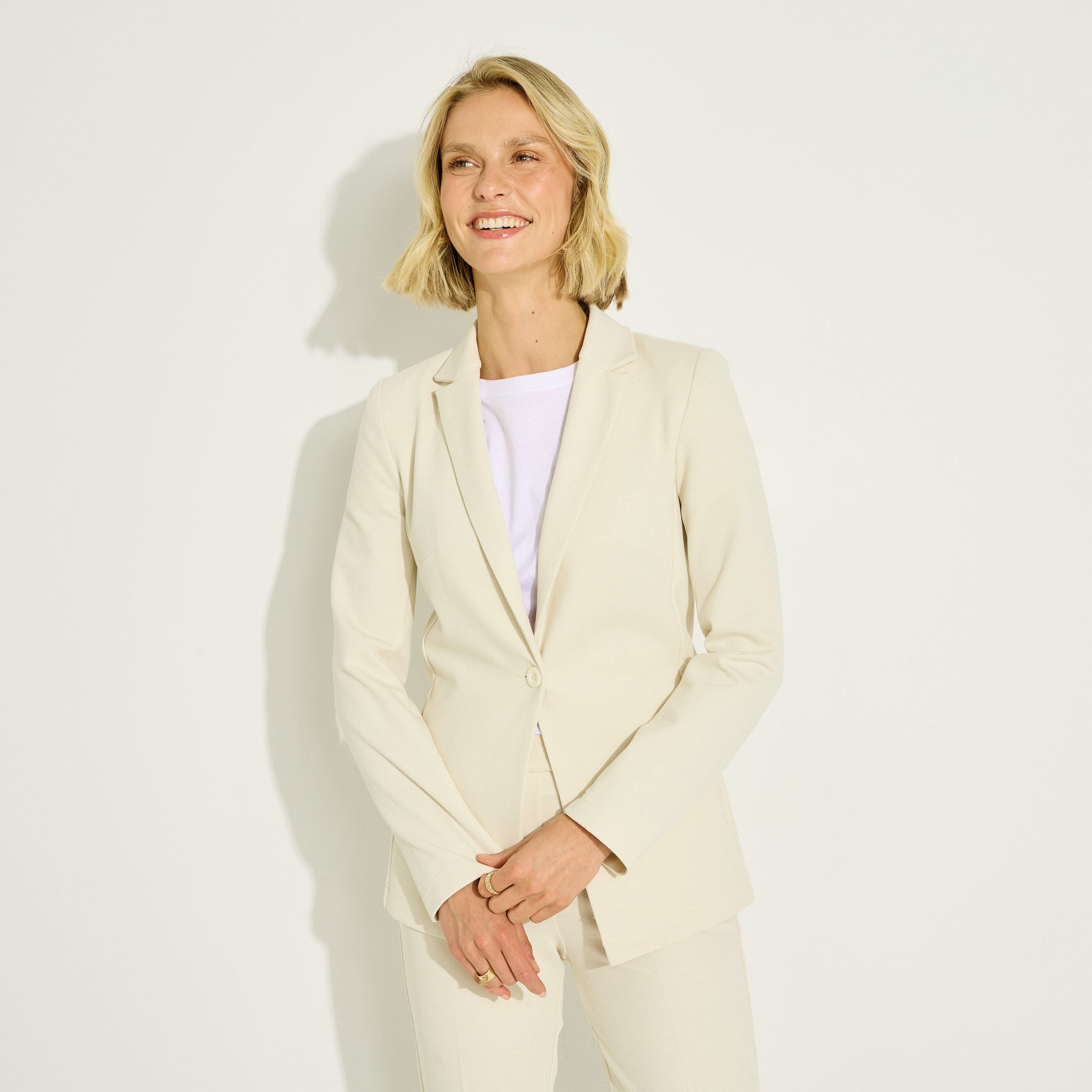 Blazer en maille &agrave; capuche femme