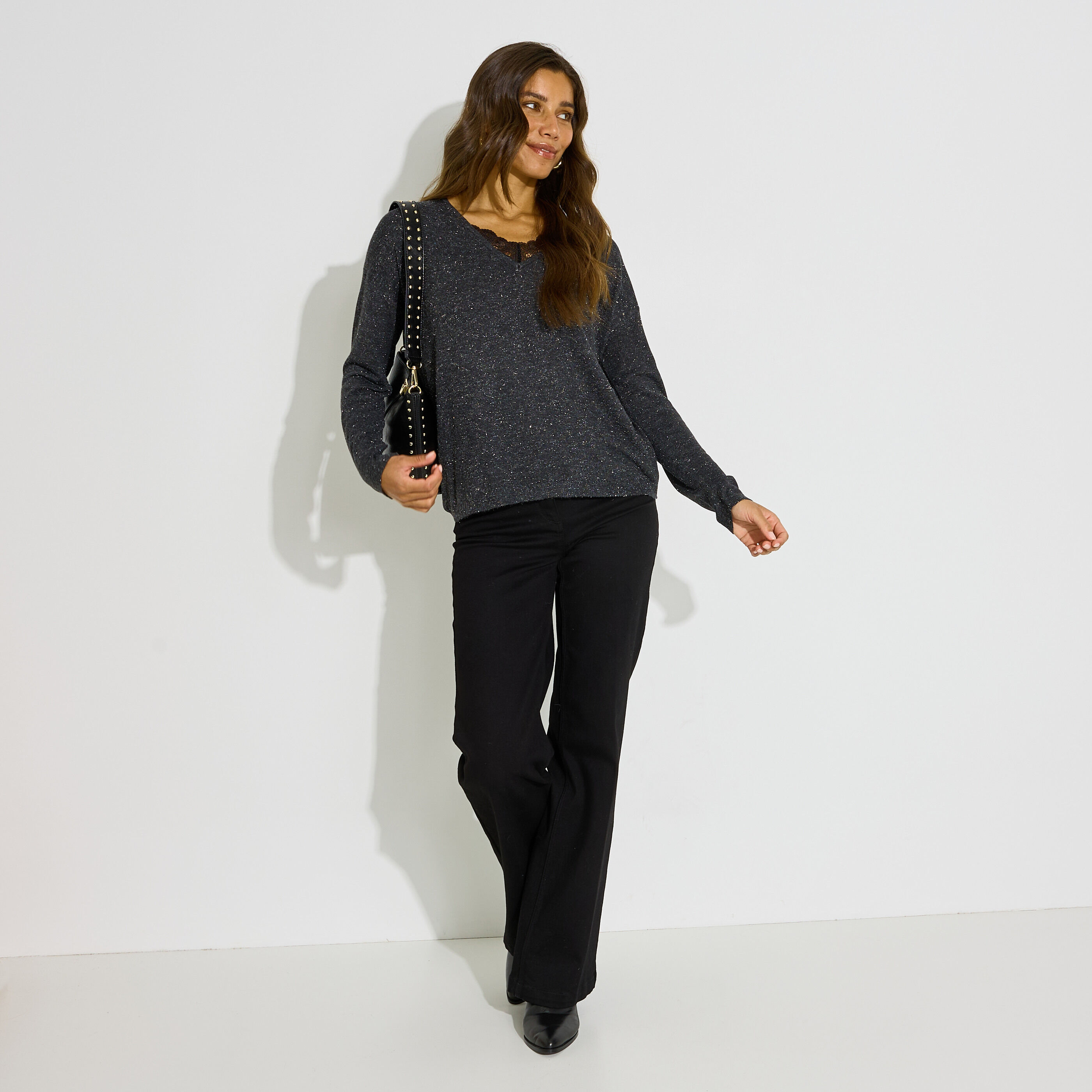 Pull col V ajour&eacute; effet brillant femme