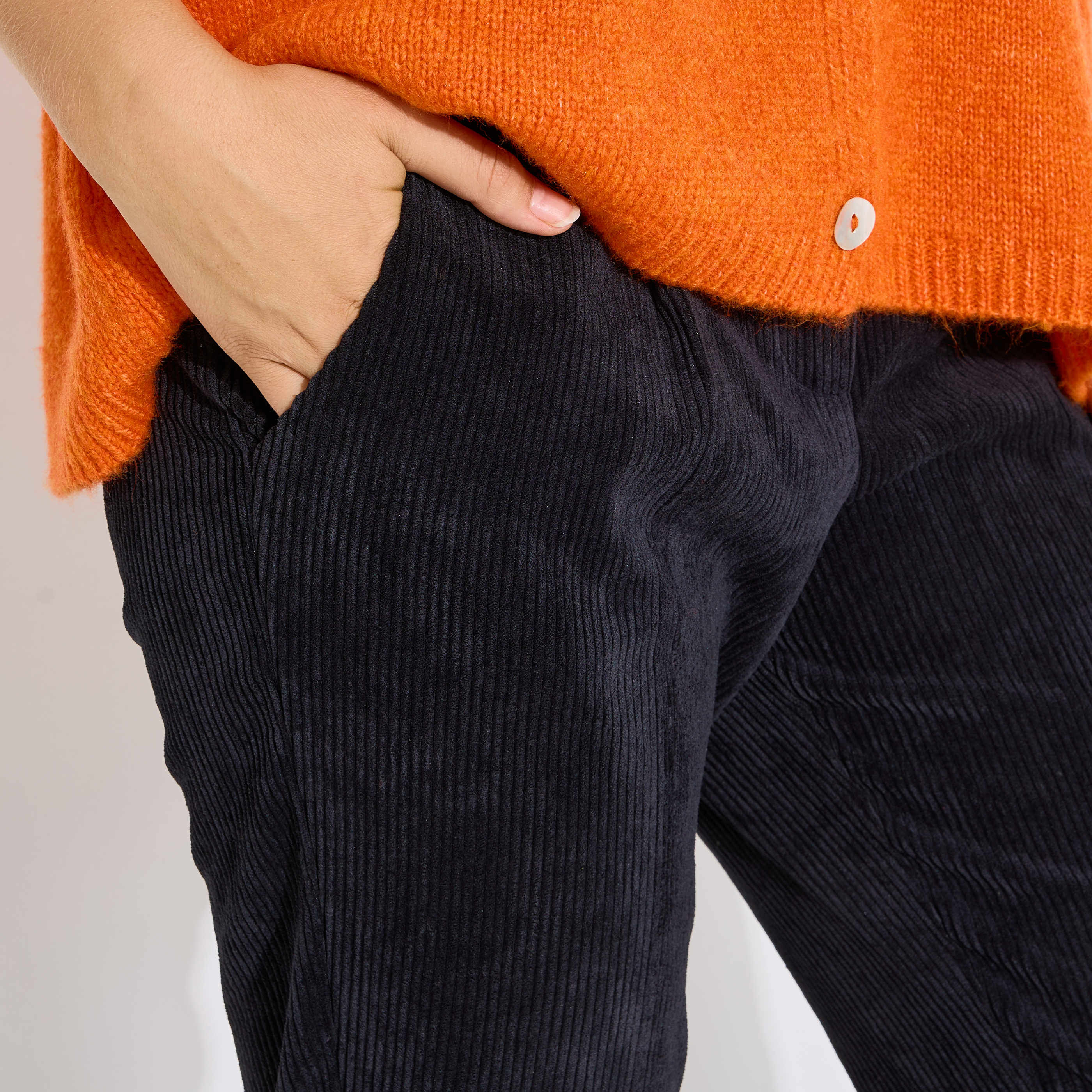 Pantalon chino velours &agrave; revers femme