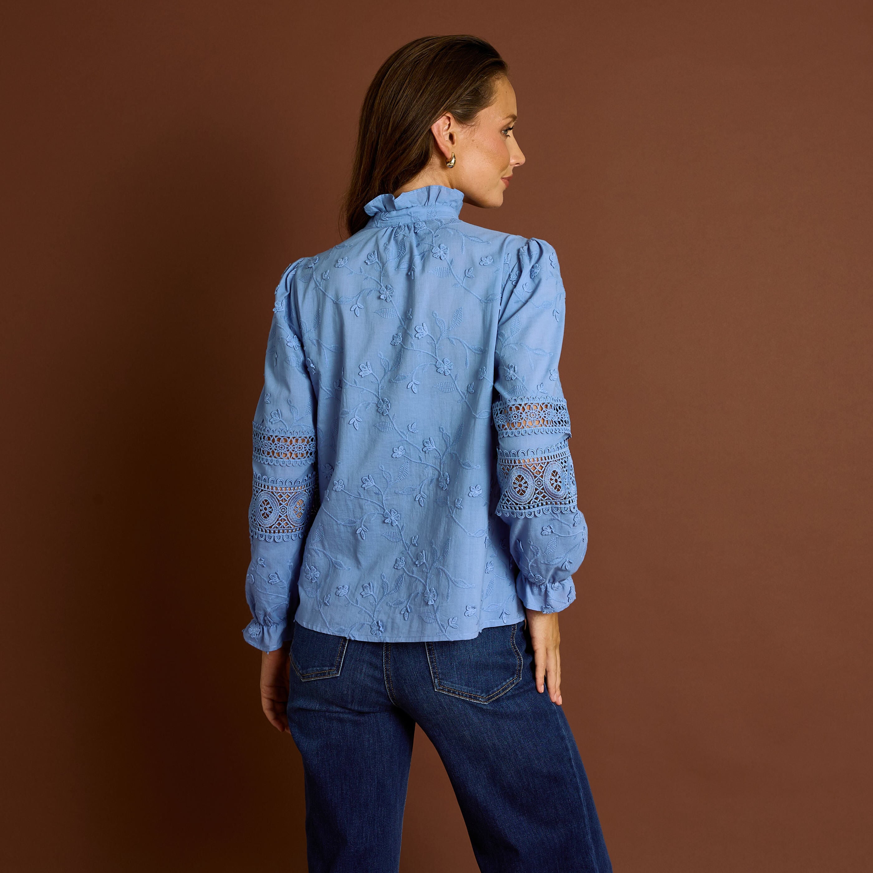 Chemise brod&eacute;e d&eacute;tails ajour&eacute;s femme