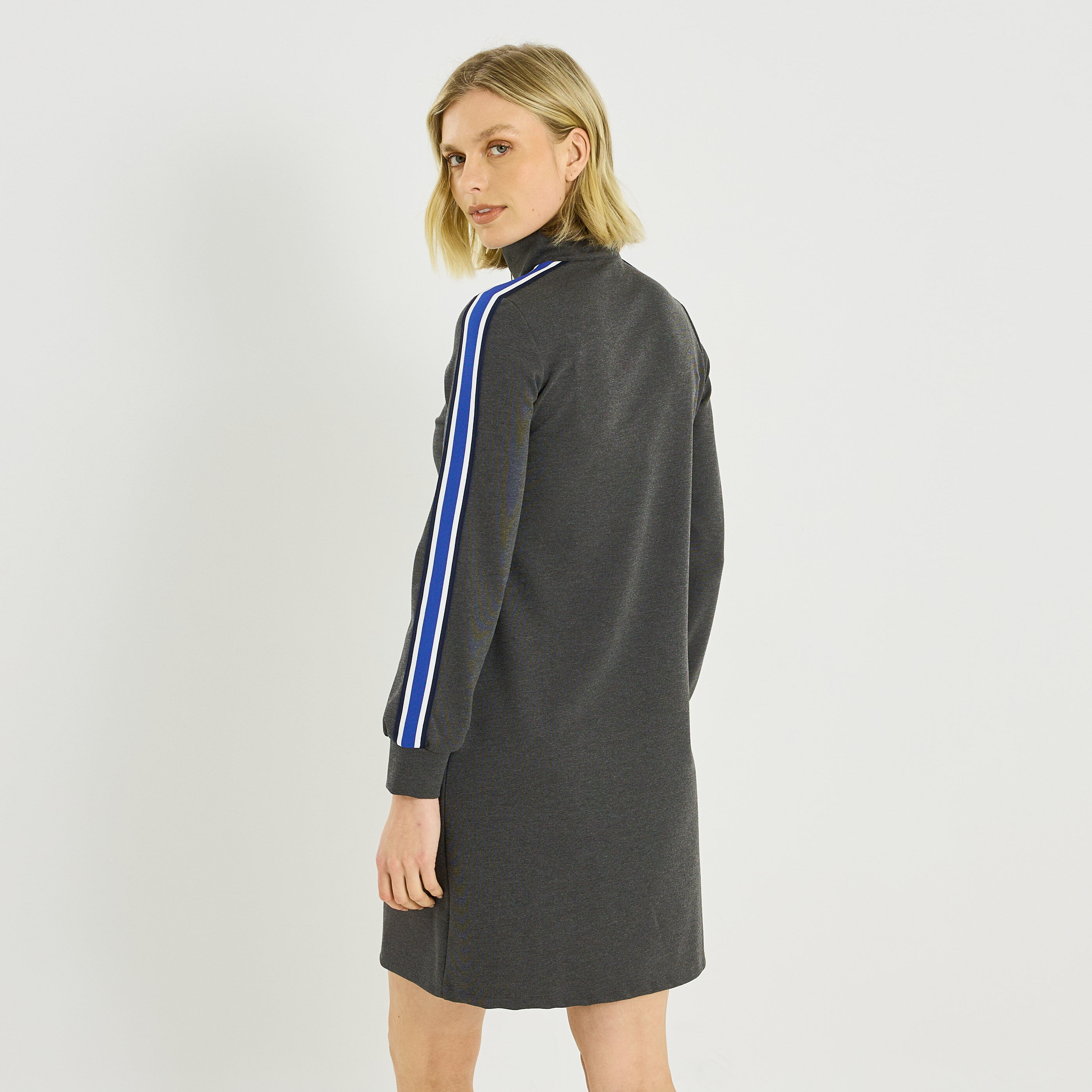 Robe courte en maille 