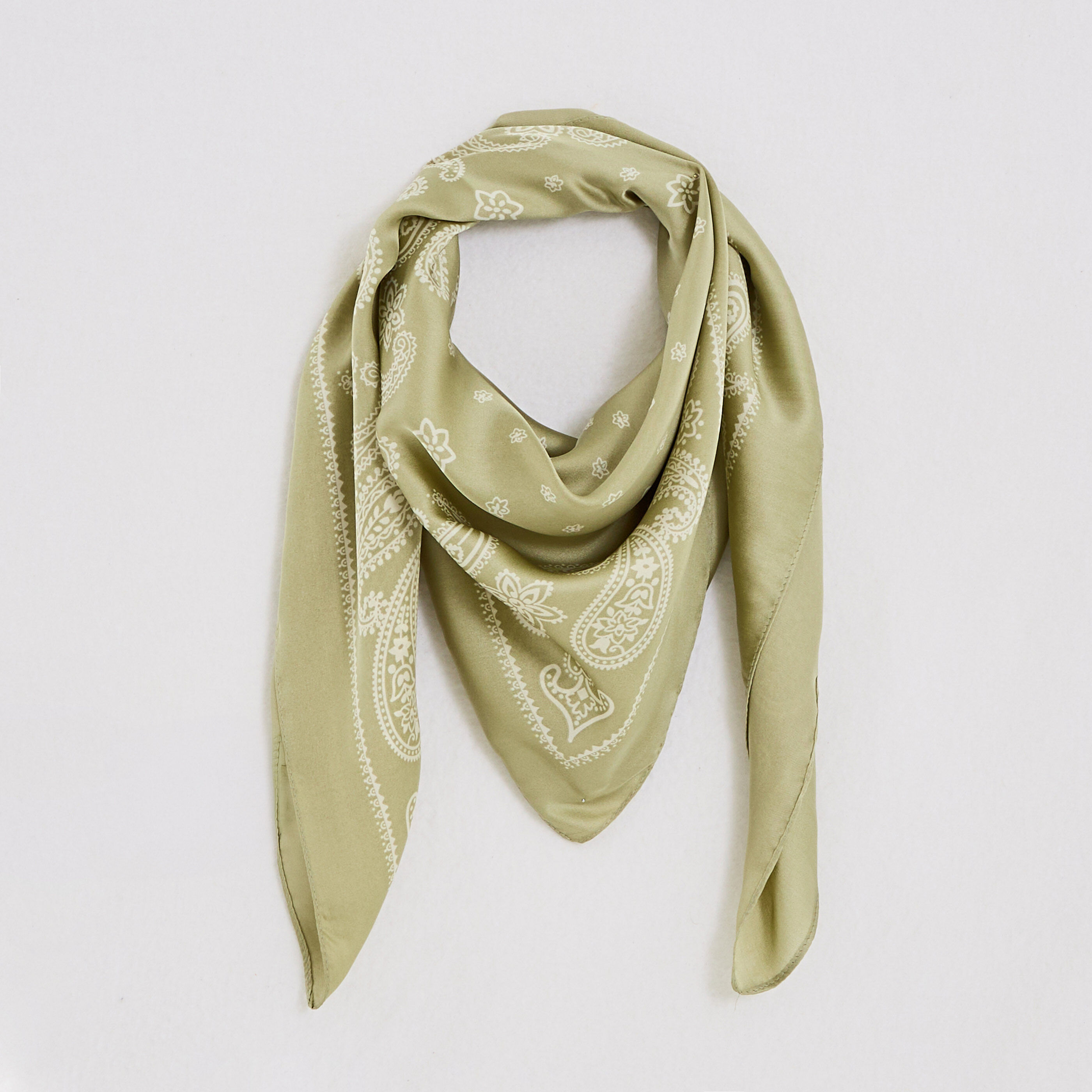 Foulard carr&eacute; motif bandana femme