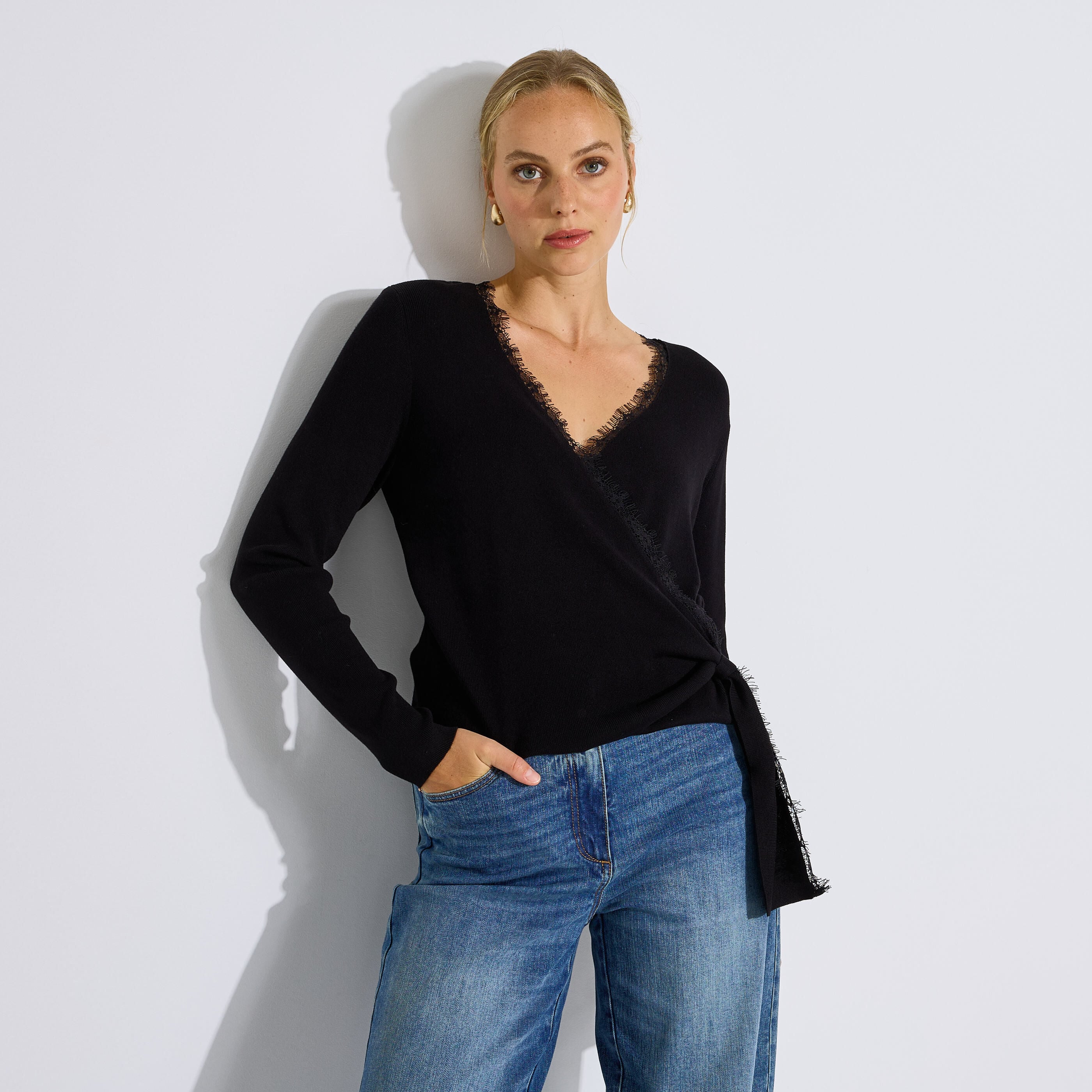 Pull cache-c&oelig;ur ajour&eacute; femme