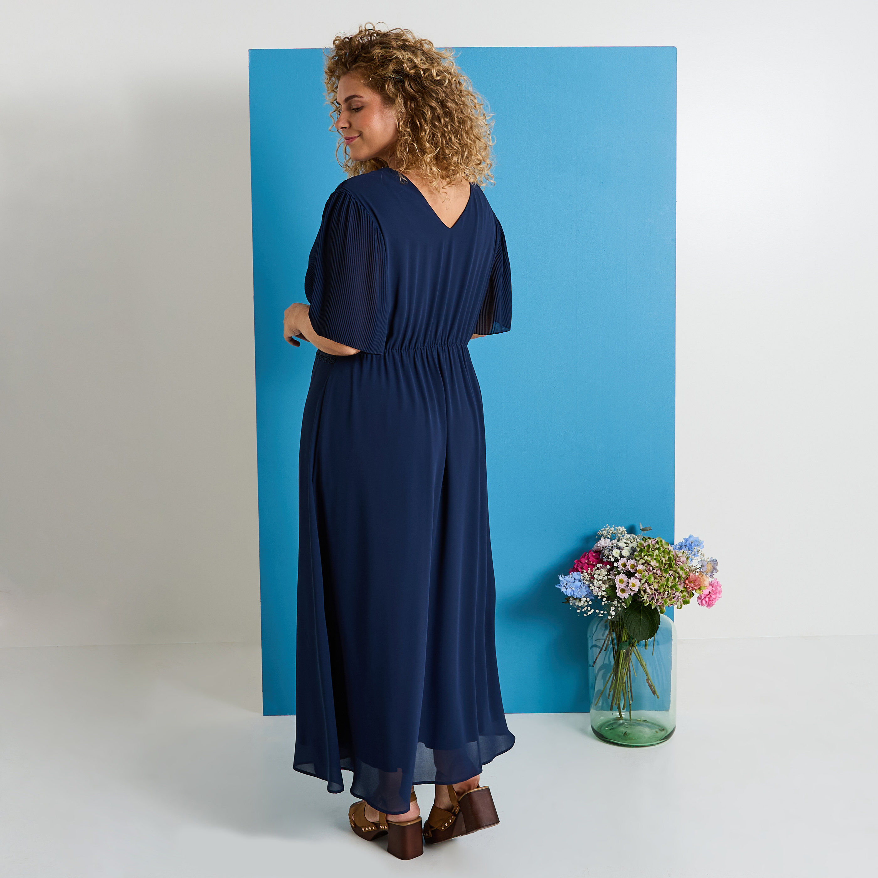 Robe longue cocktail &agrave; col V