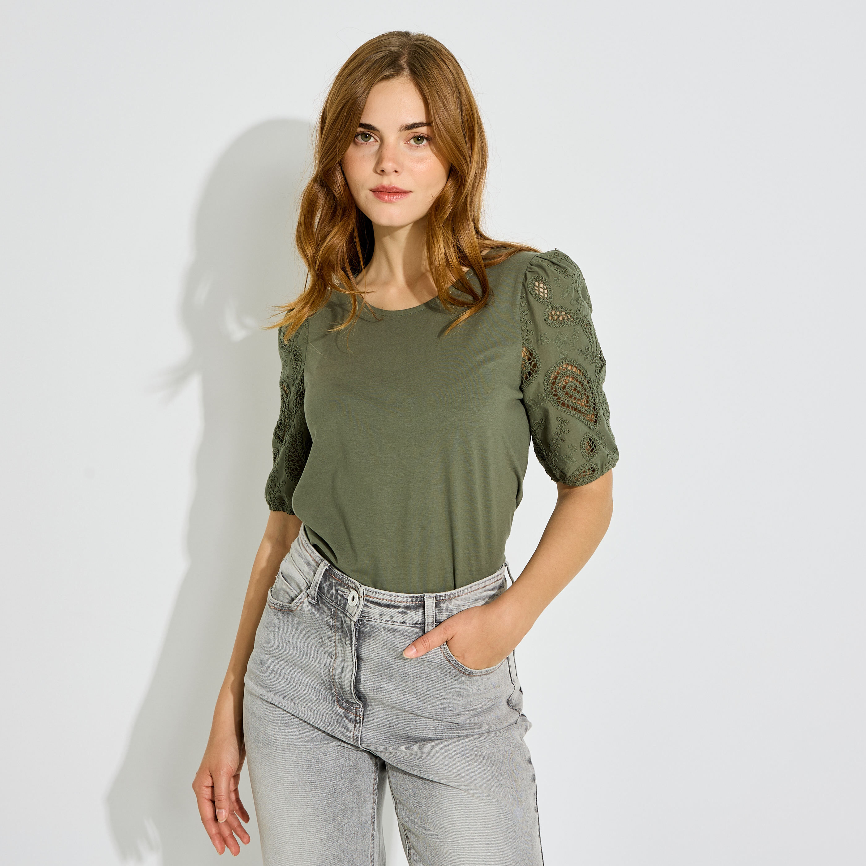 T-shirt manches broderie anglaise femme