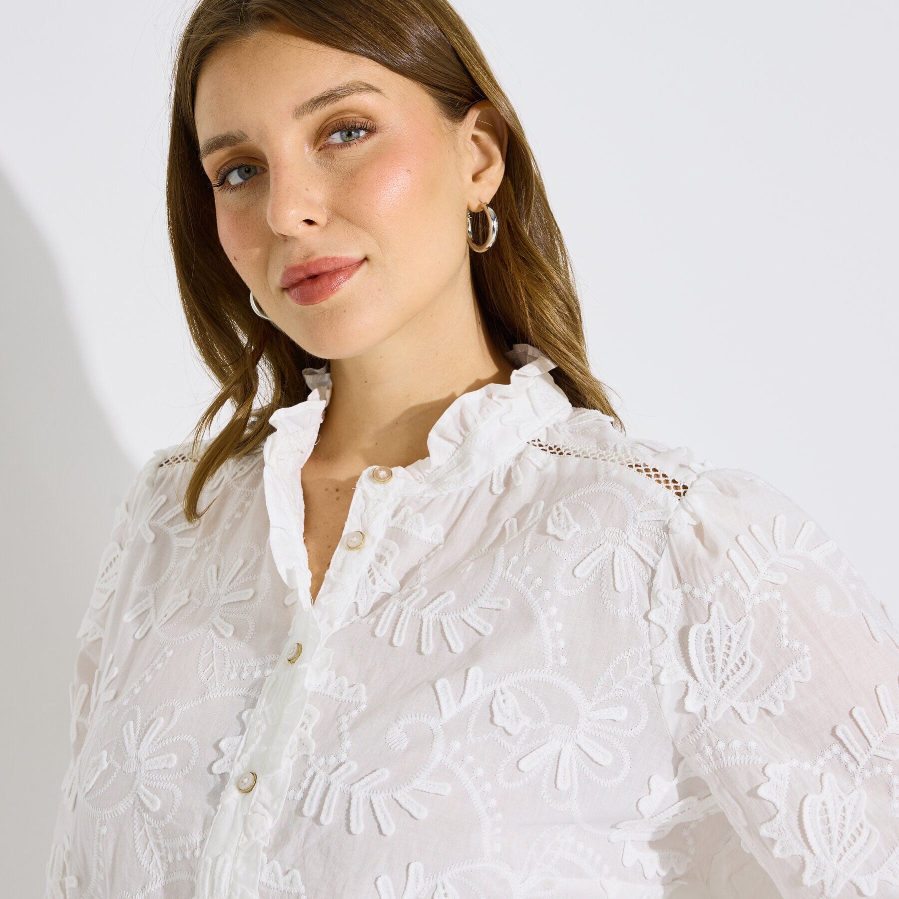 Blouse broderie anglaise col haut femme
