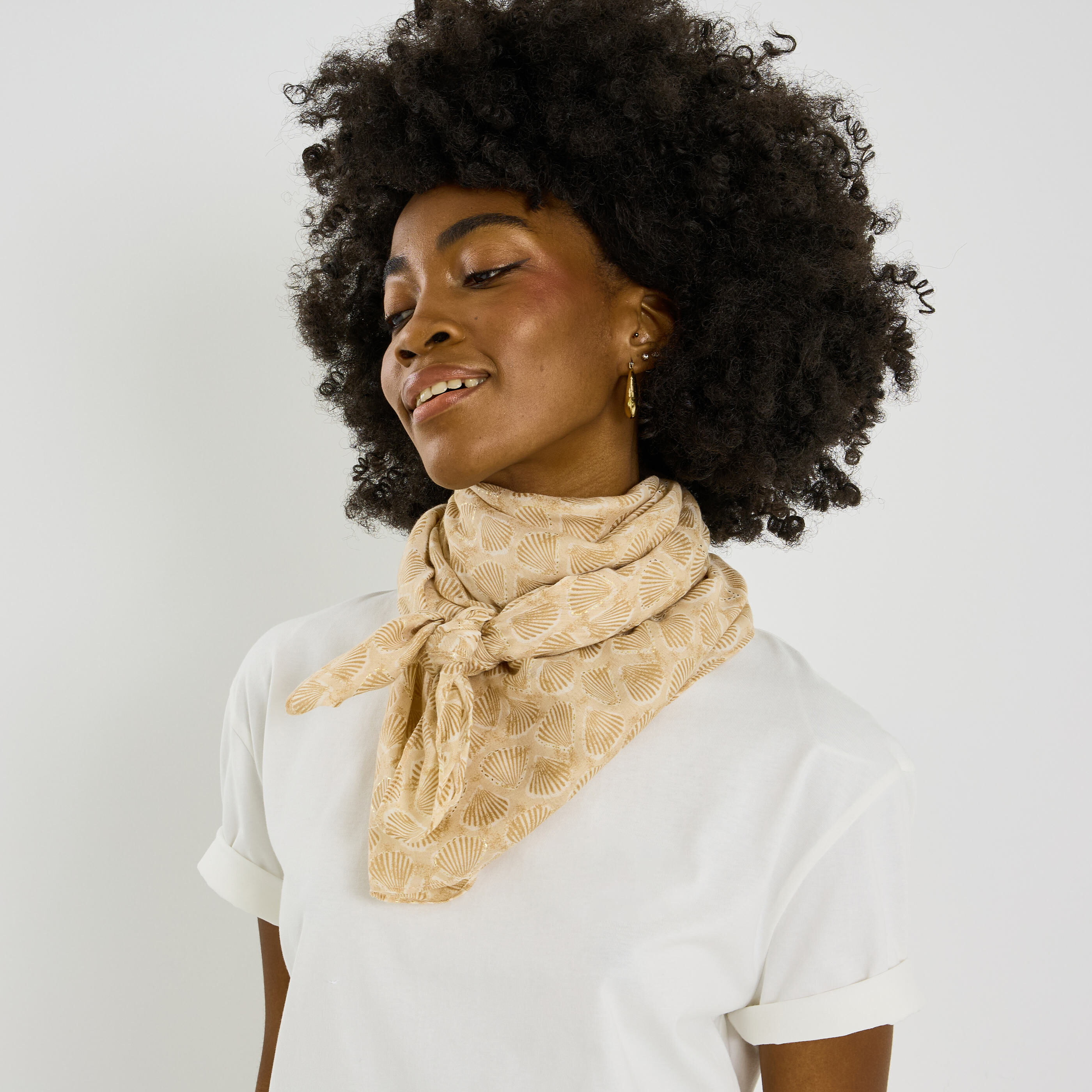 Etole longue motif coquillage femme