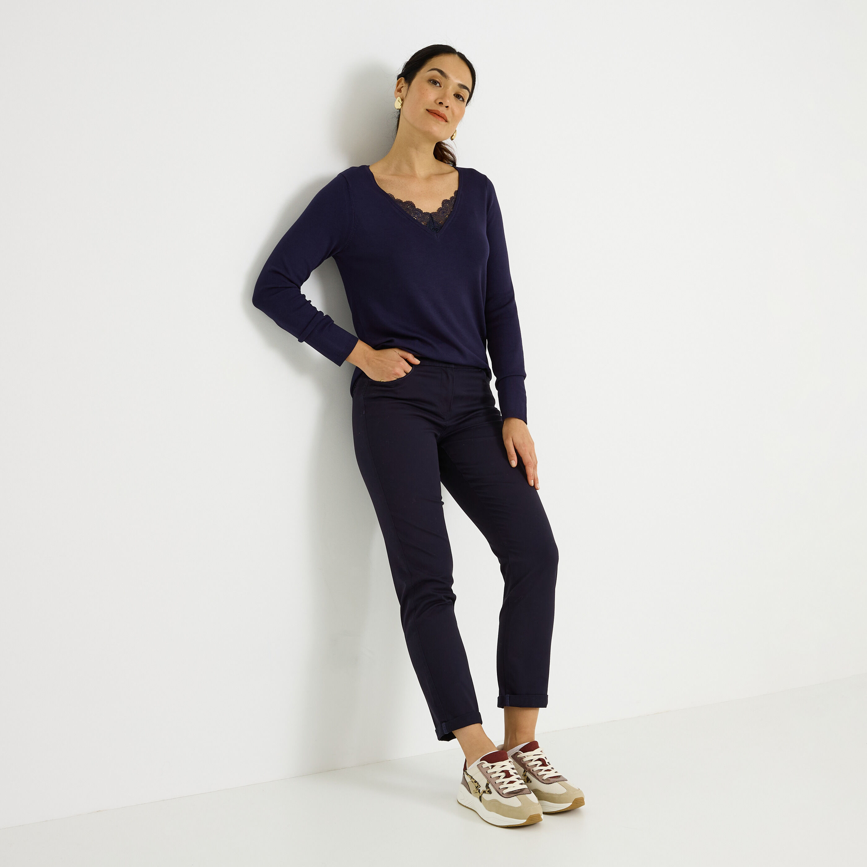 Pull col V ajour&eacute; femme