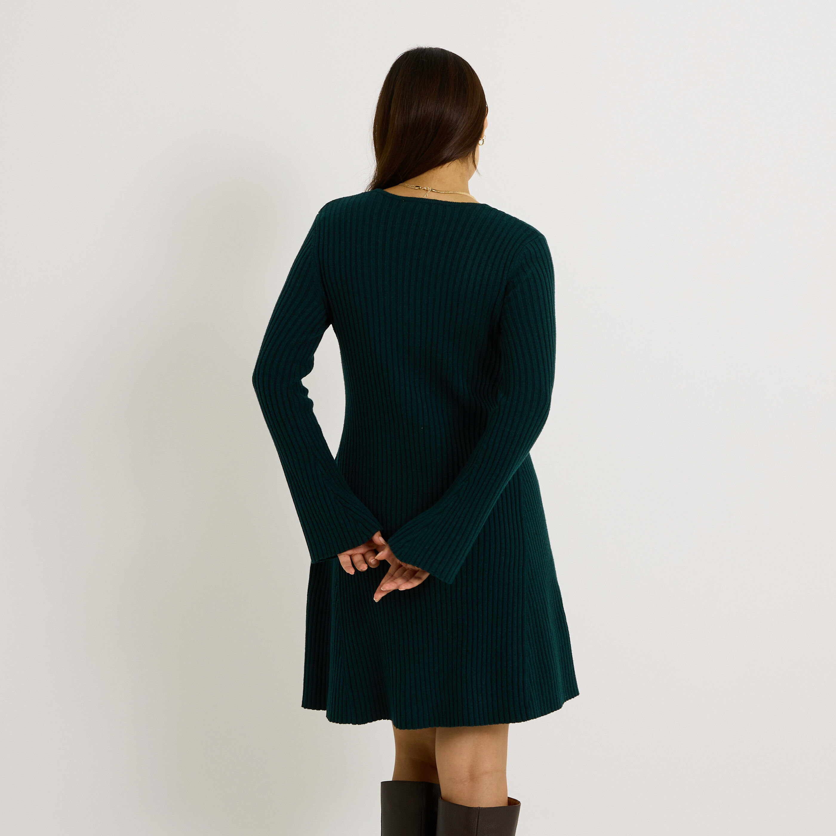 Robe pull &eacute;vas&eacute;e en maille c&ocirc;tel&eacute;e