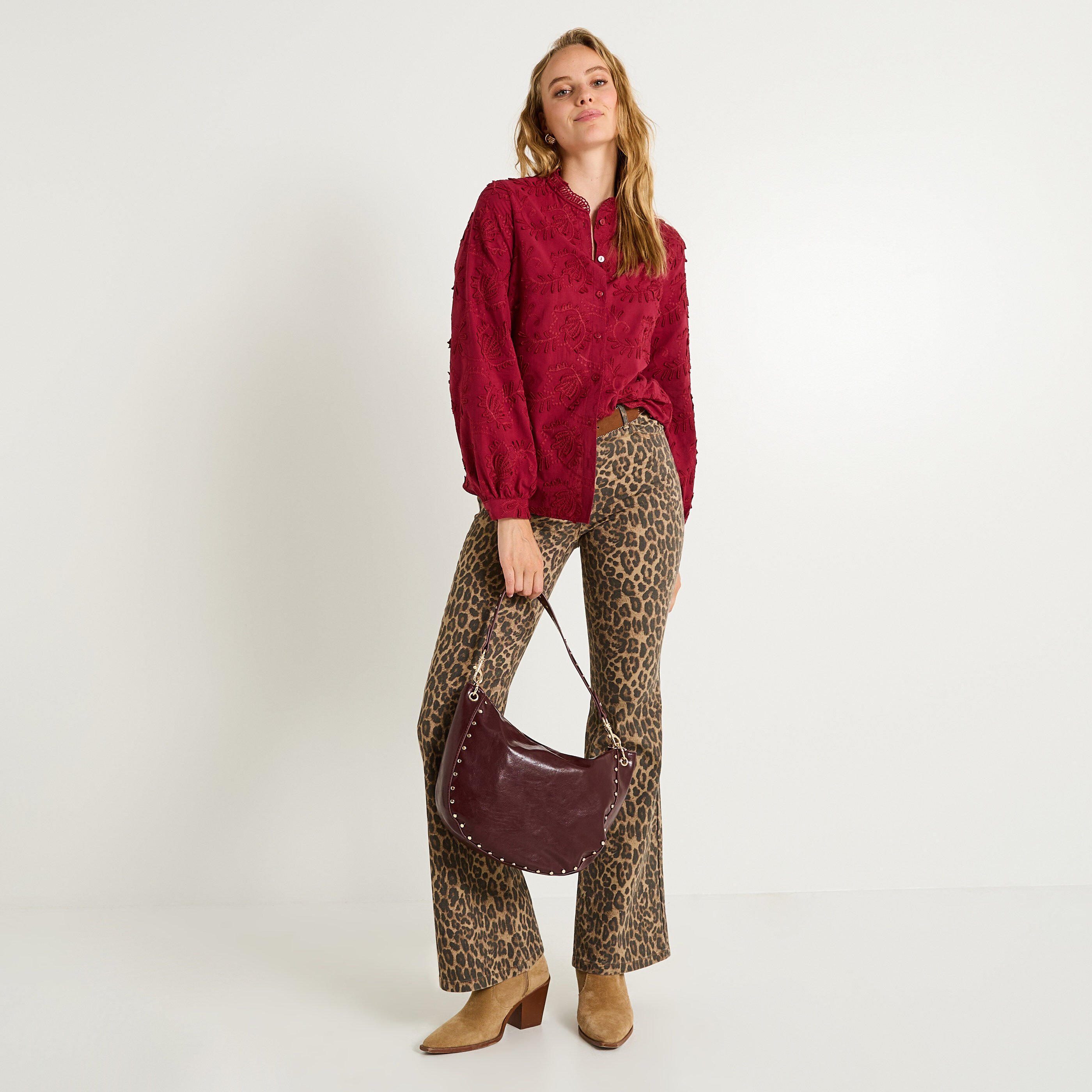 Chemise brod&eacute;e &agrave; col montant femme