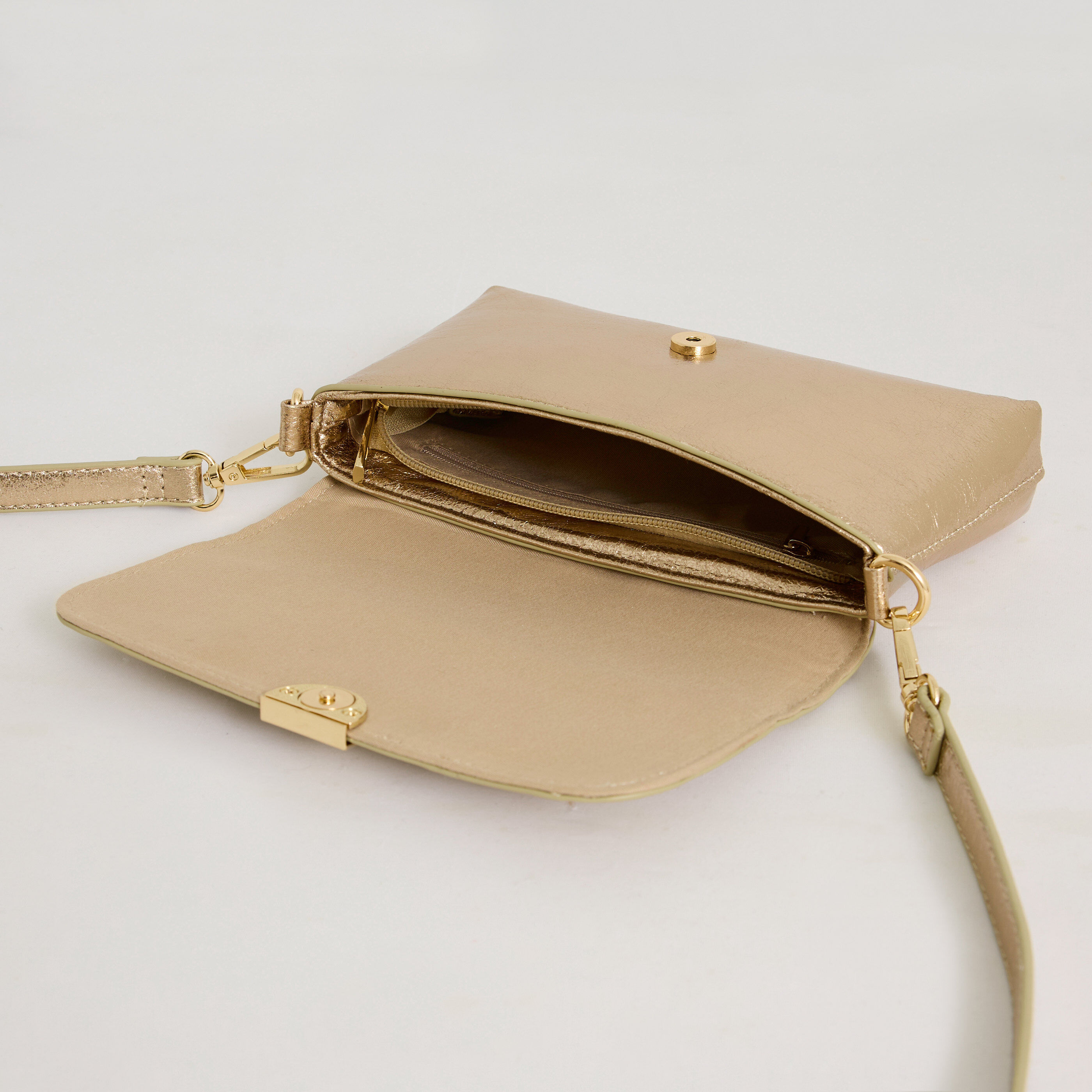 Pochette habill&eacute;e iris&eacute;e femme