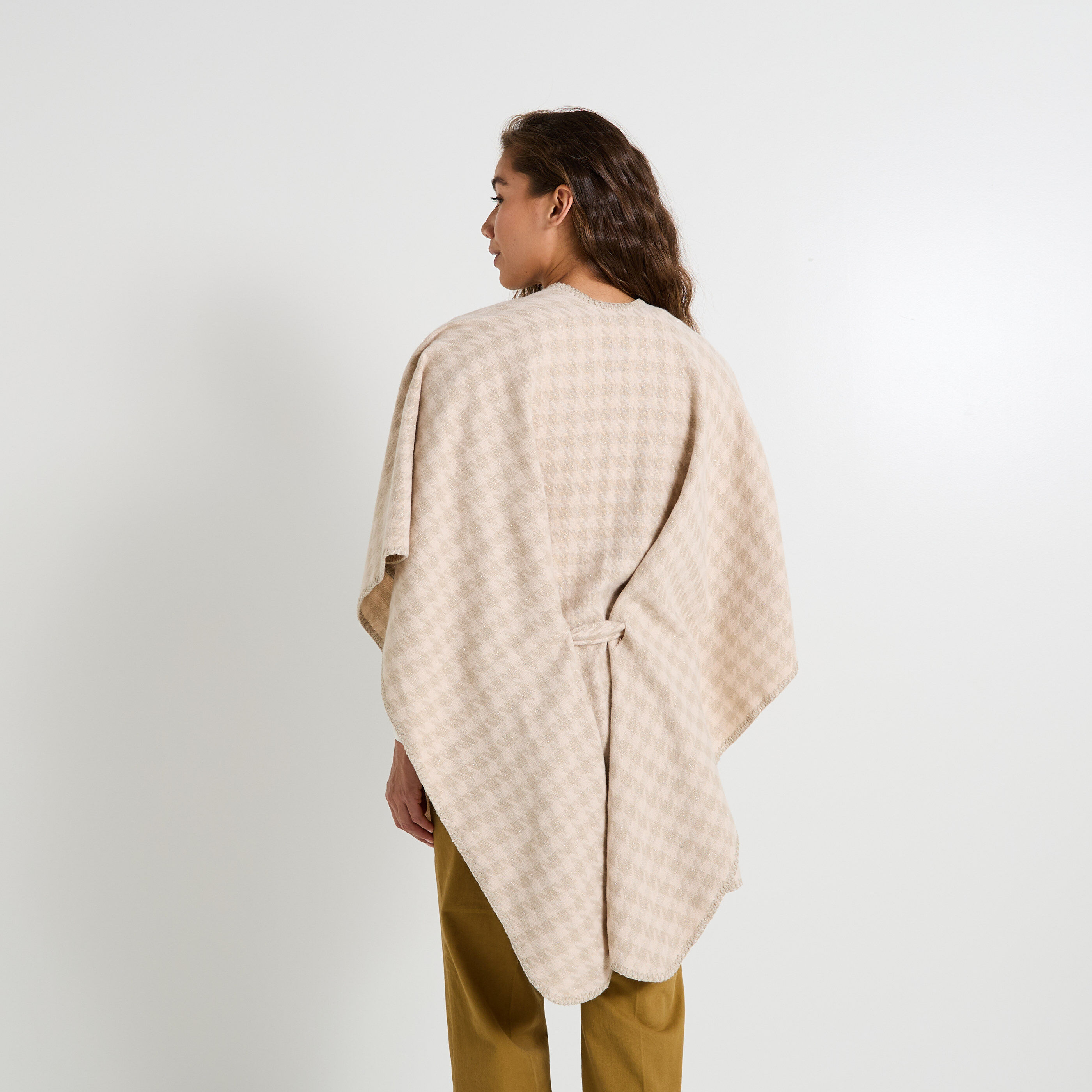 Poncho ceintur&eacute; ouvert &agrave; l'avant femme