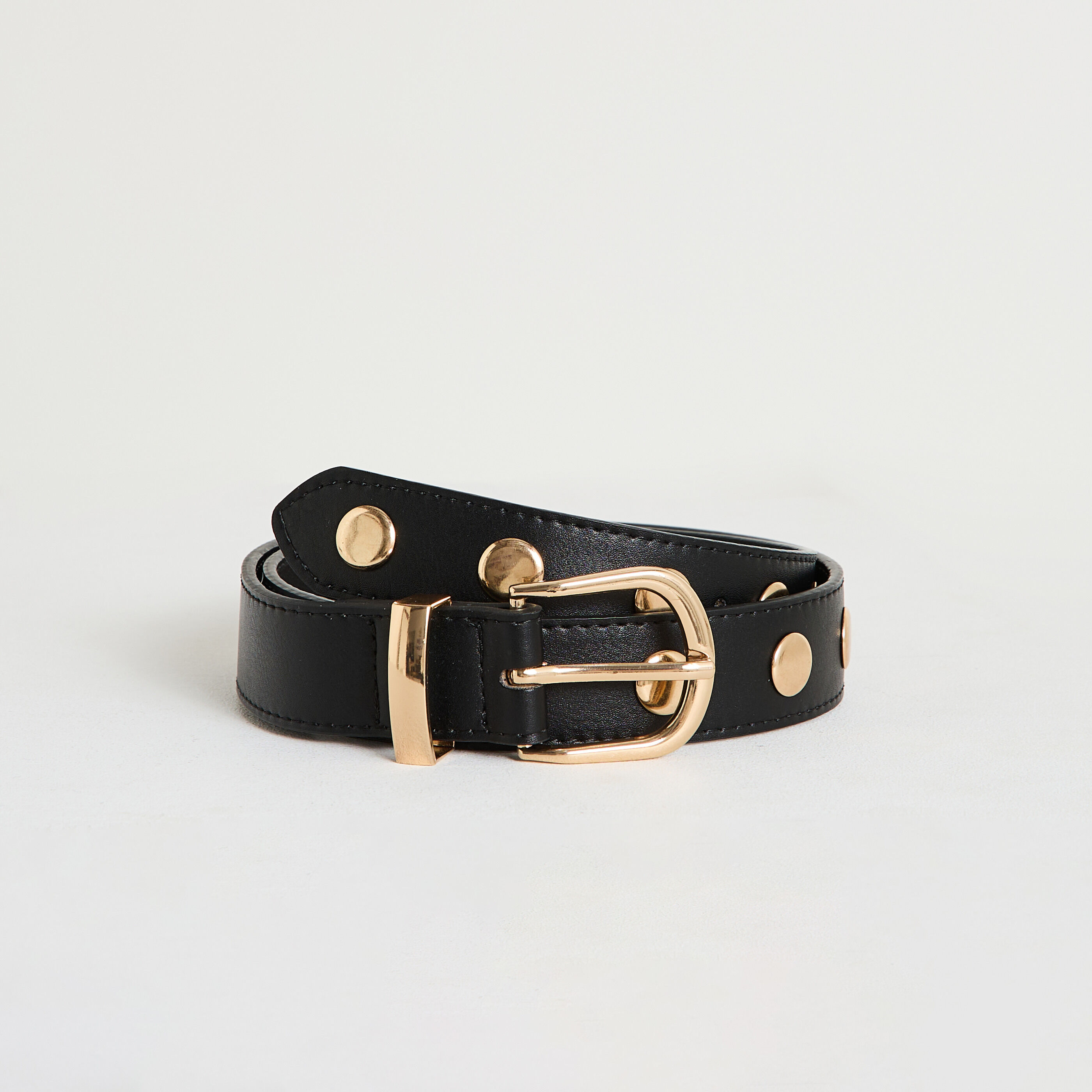 Ceinture clout&eacute;e femme