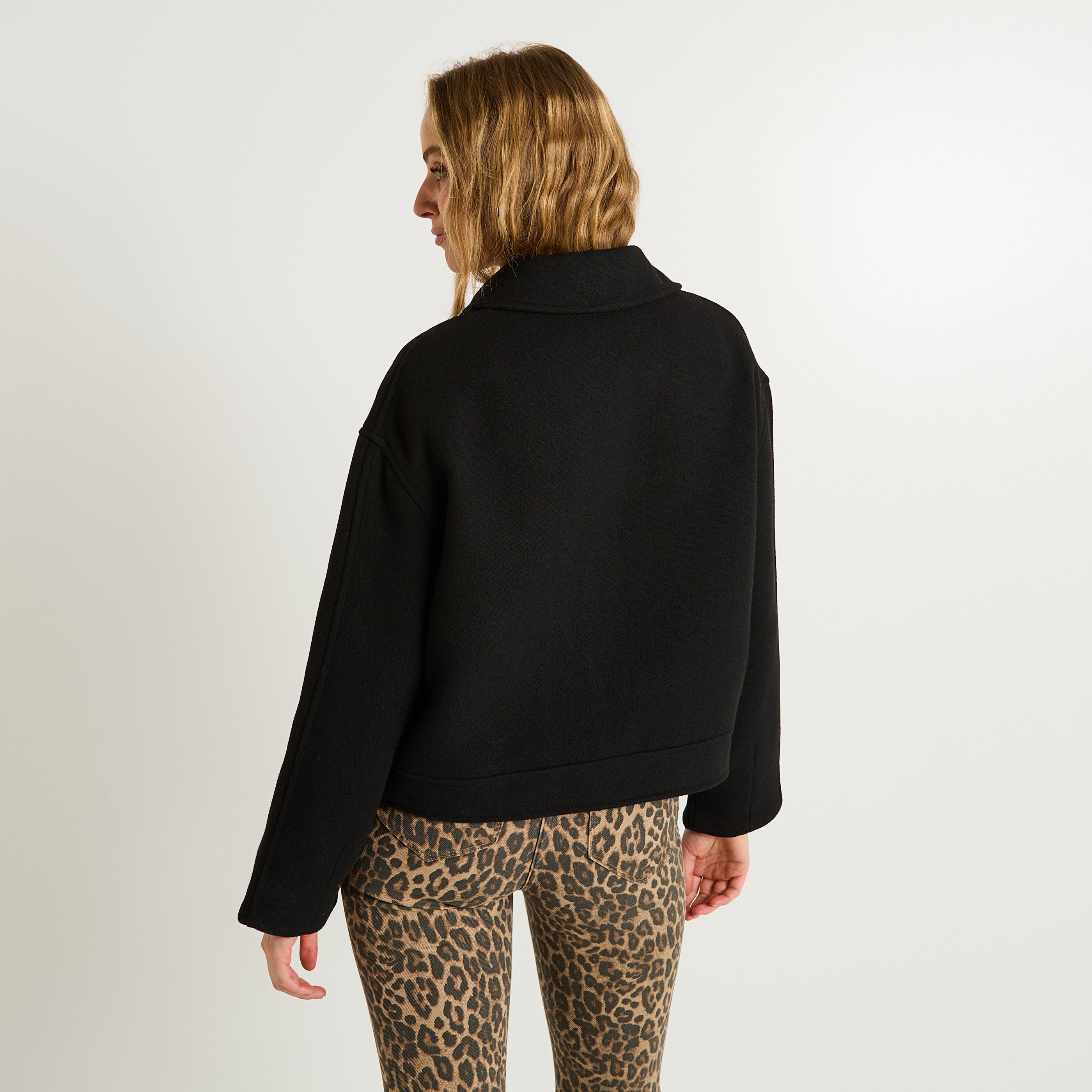 Manteau court &agrave; boutons femme