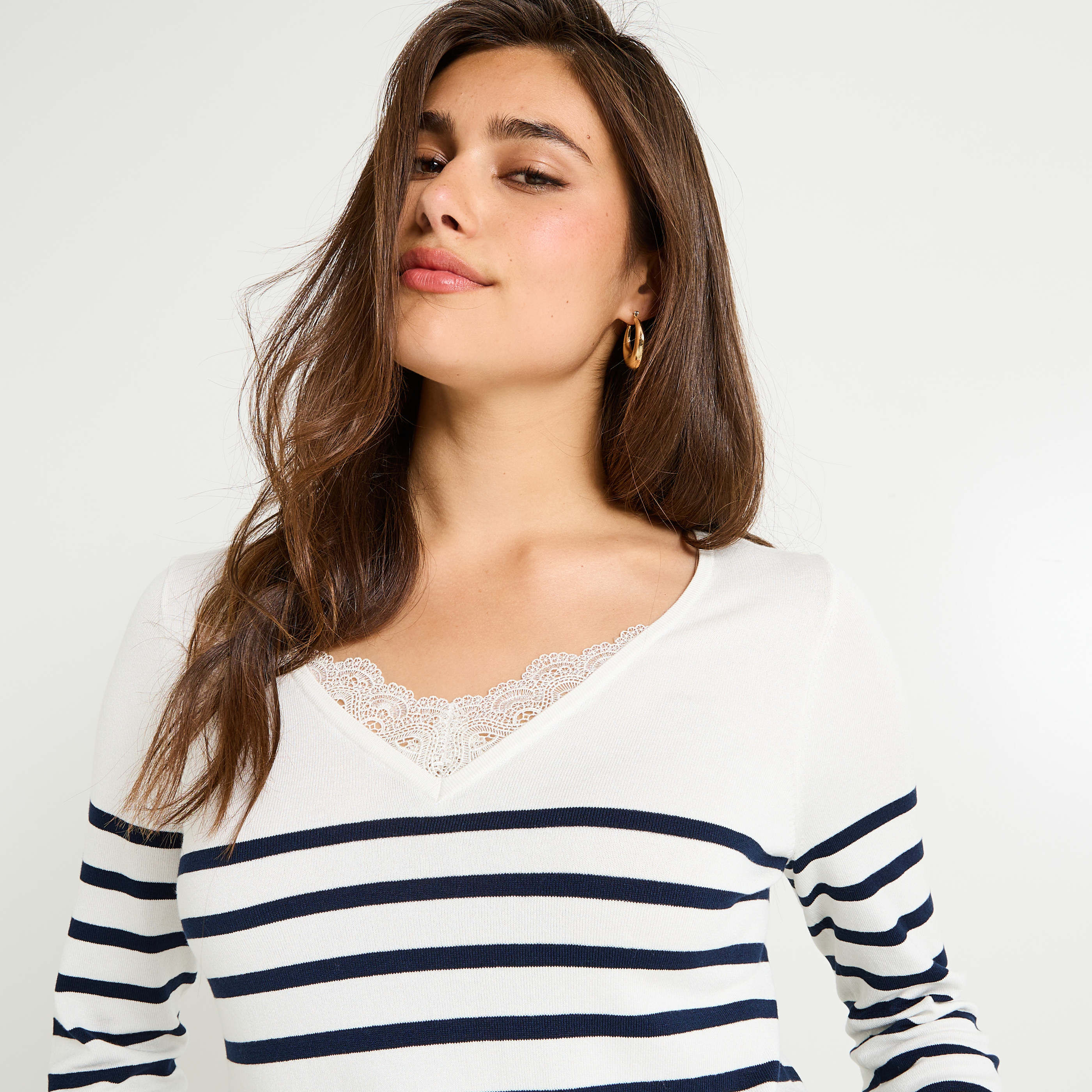 Pull col V guipure femme