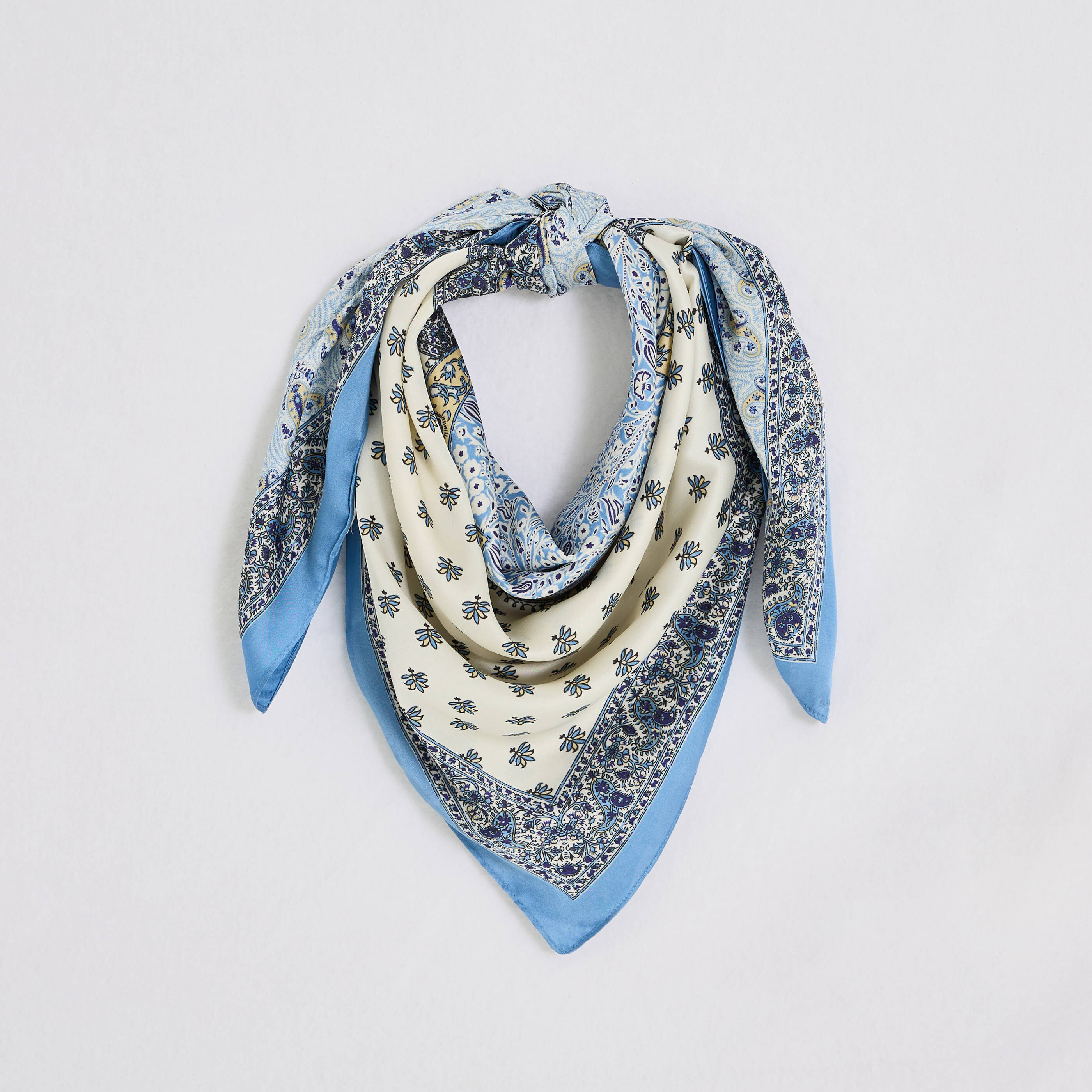 Foulard carr&eacute; imprim&eacute; femme