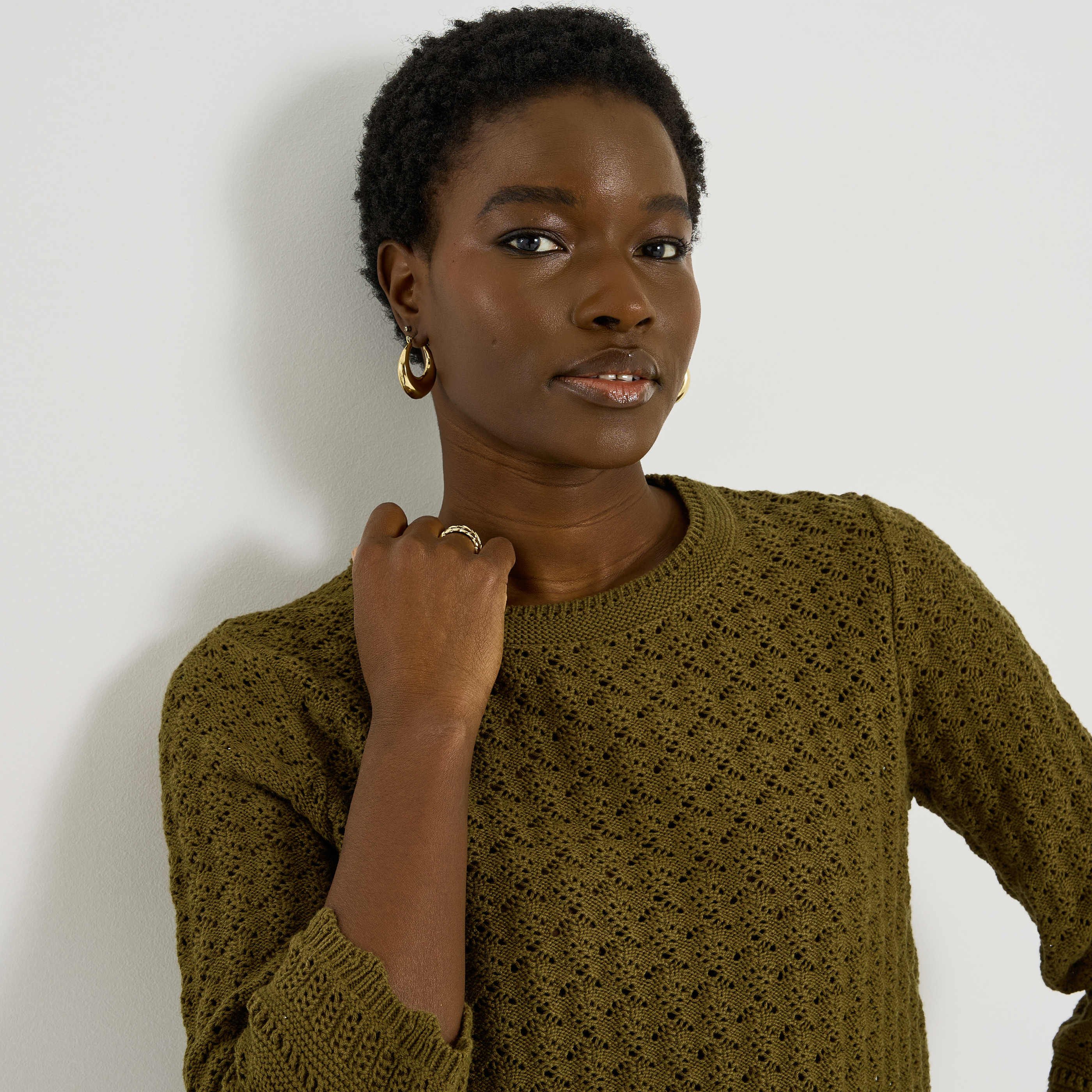 Pull avec d&eacute;tails ajour&eacute;s femme