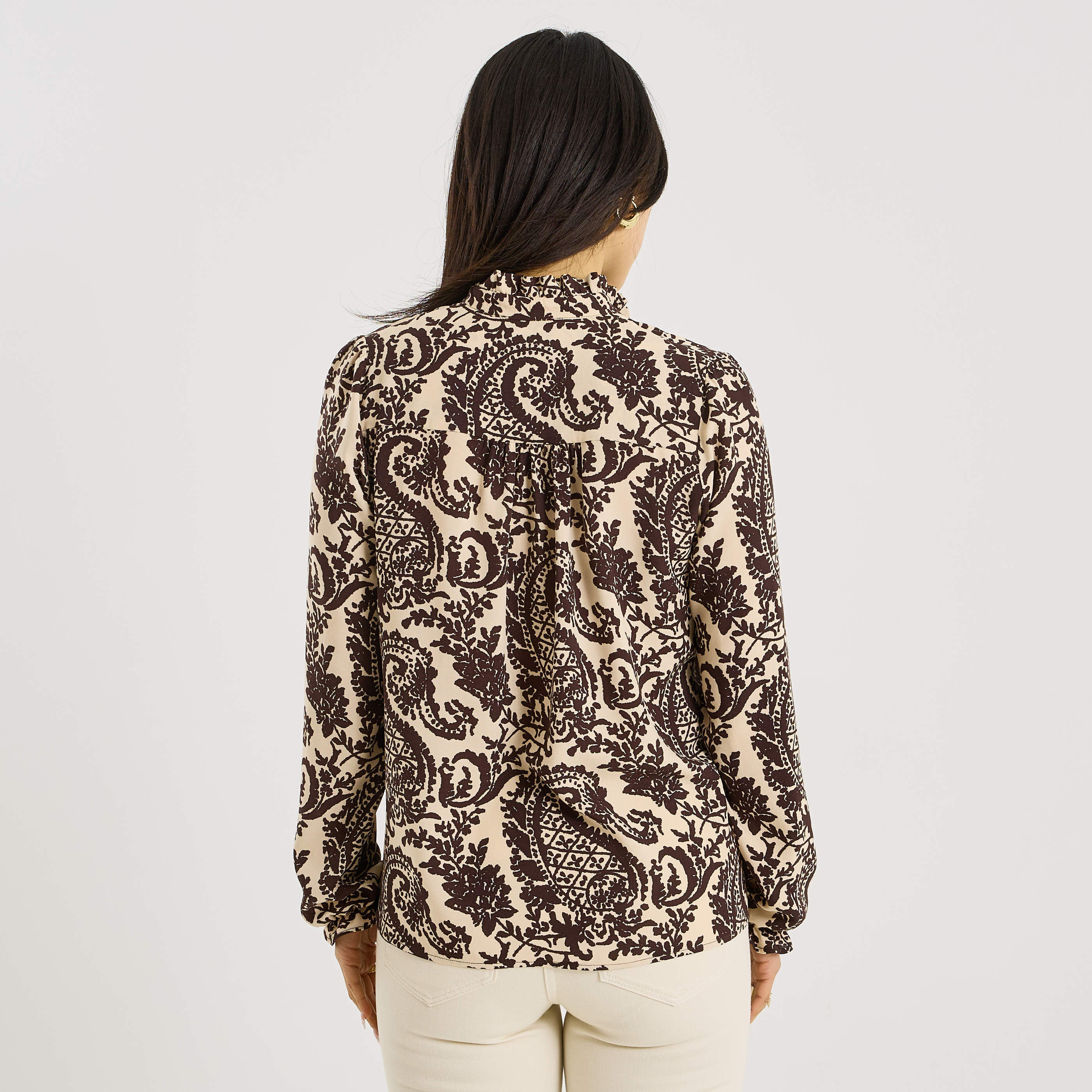 Blouse broderies contrast&eacute;es femme