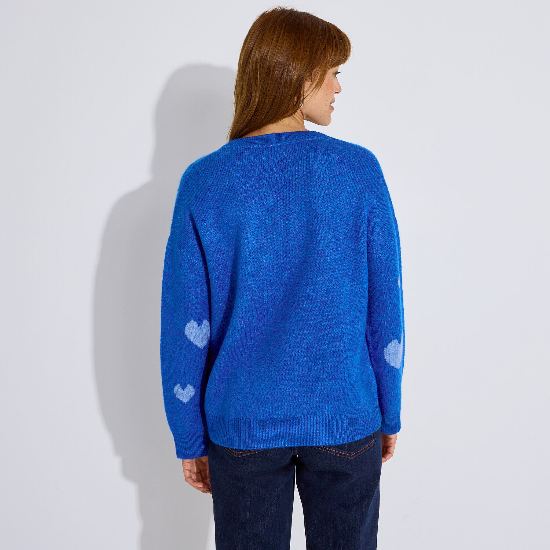 Pull col V &agrave; motif coeurs femme