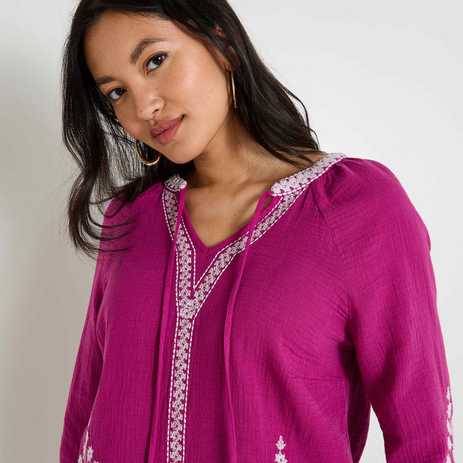 Blouse col V brodée femme