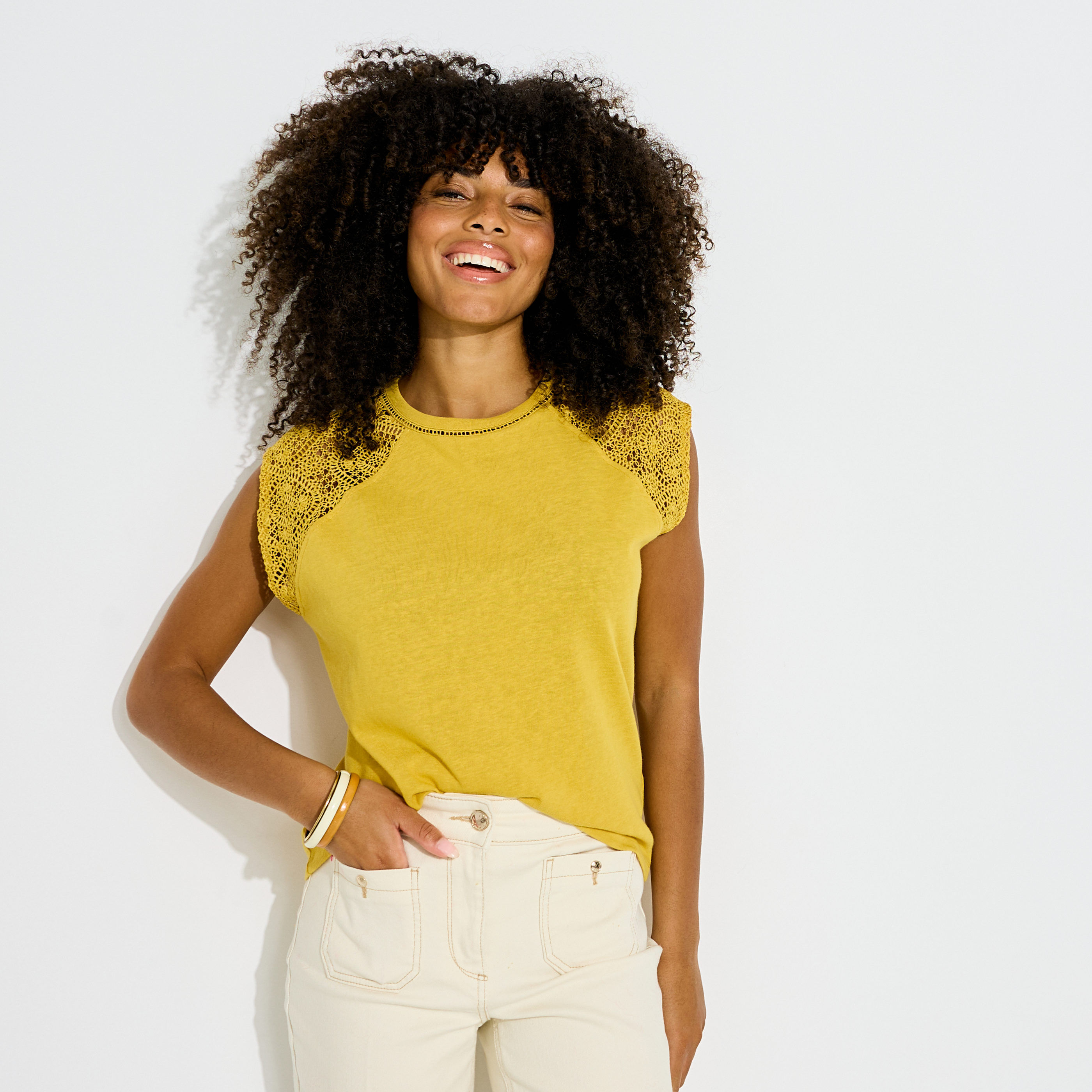 T-shirt uni &agrave; guipure femme