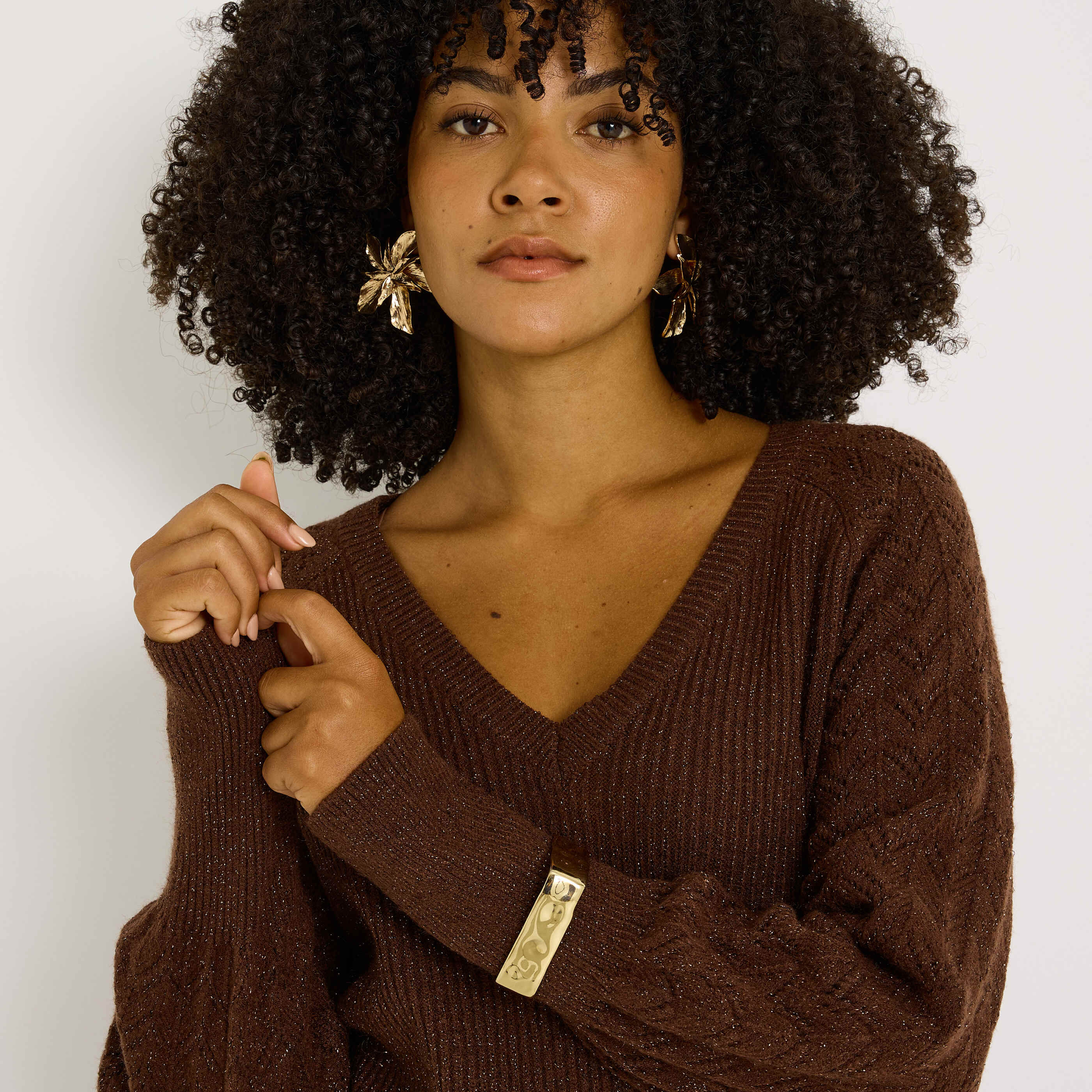 Robe pull brillante &agrave; col V 