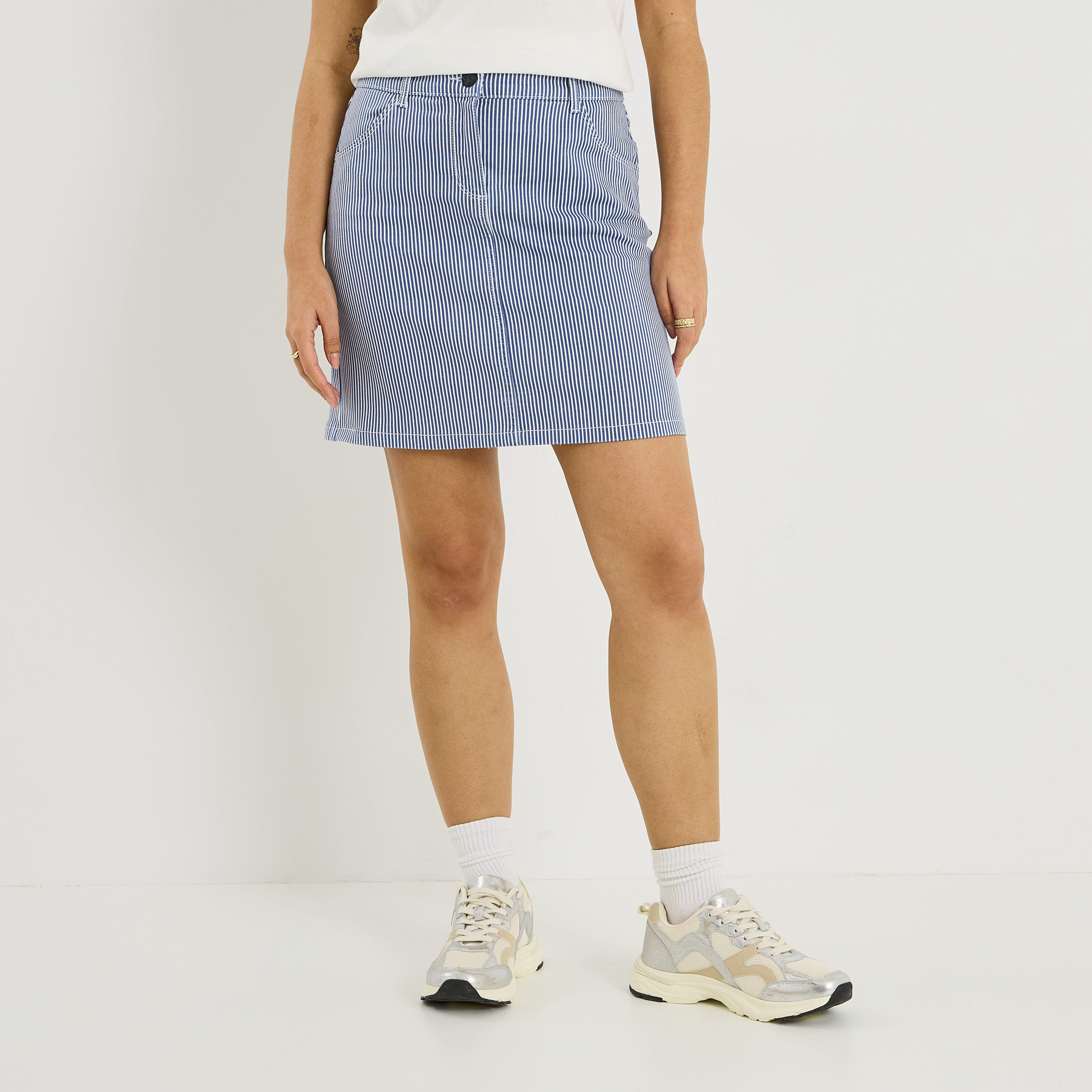 Jupe courte en jean ray&eacute;