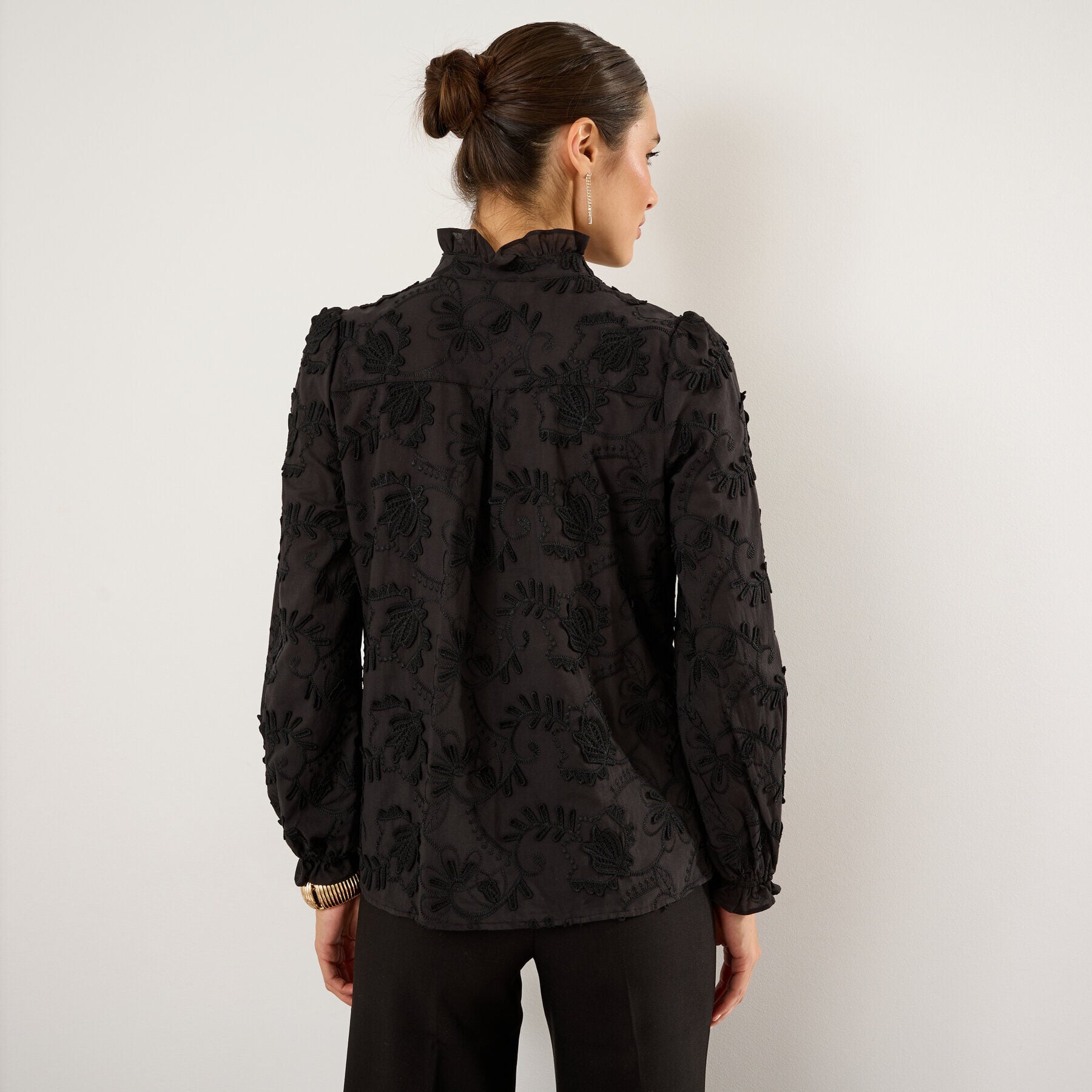 Blouse broderie anglaise col haut femme