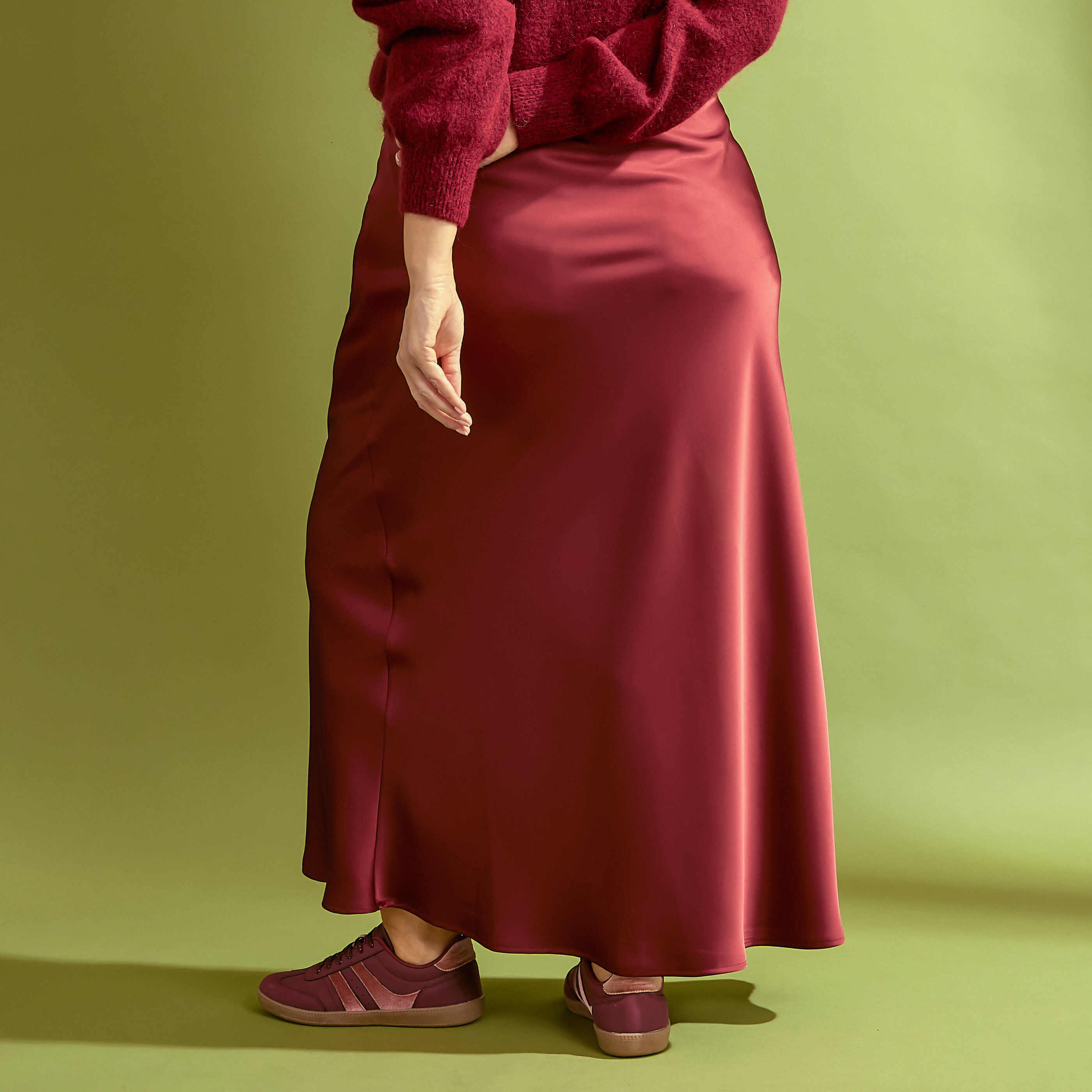 Jupe longue satin&eacute;e forme &eacute;vas&eacute;e