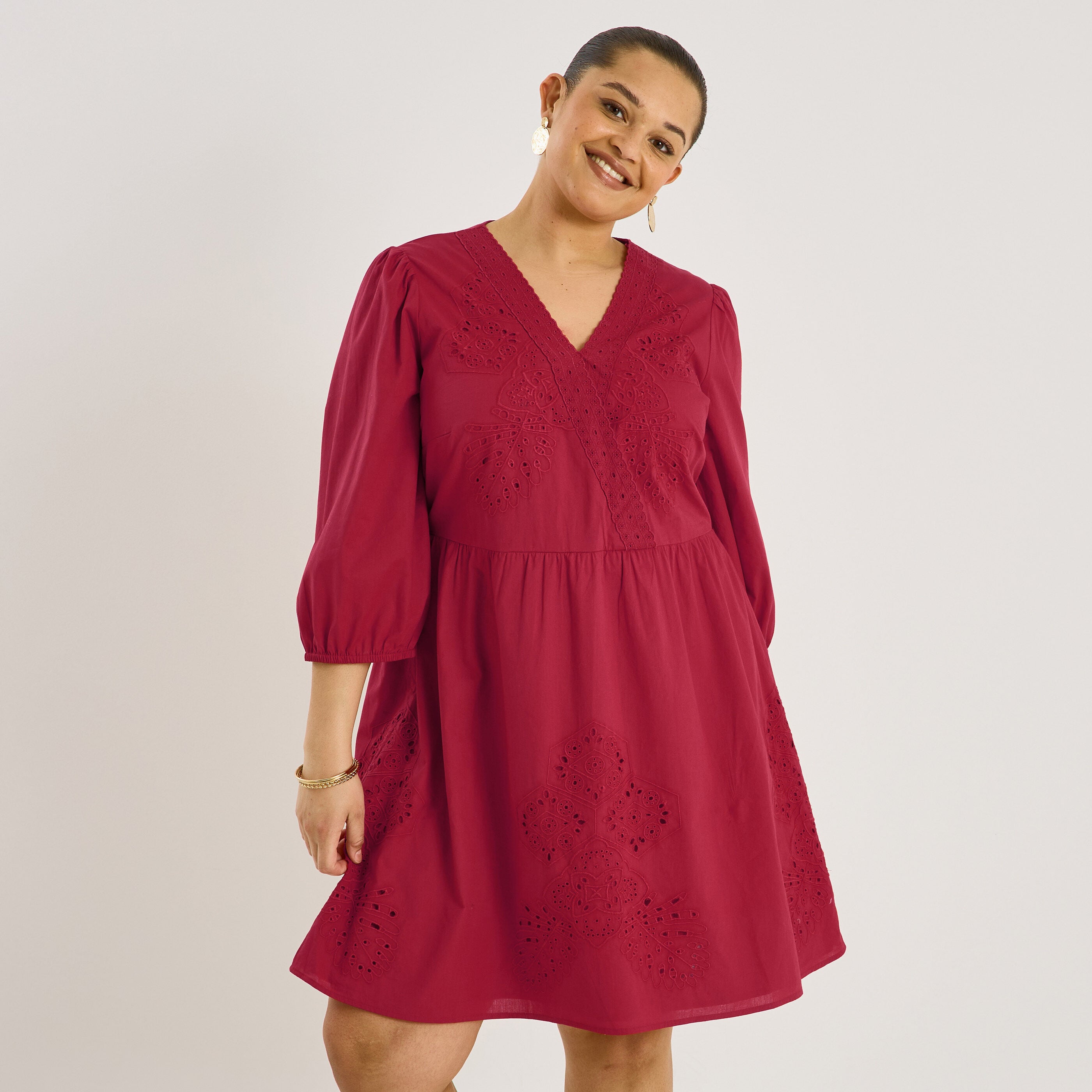 Robe courte broderie anglaise col V