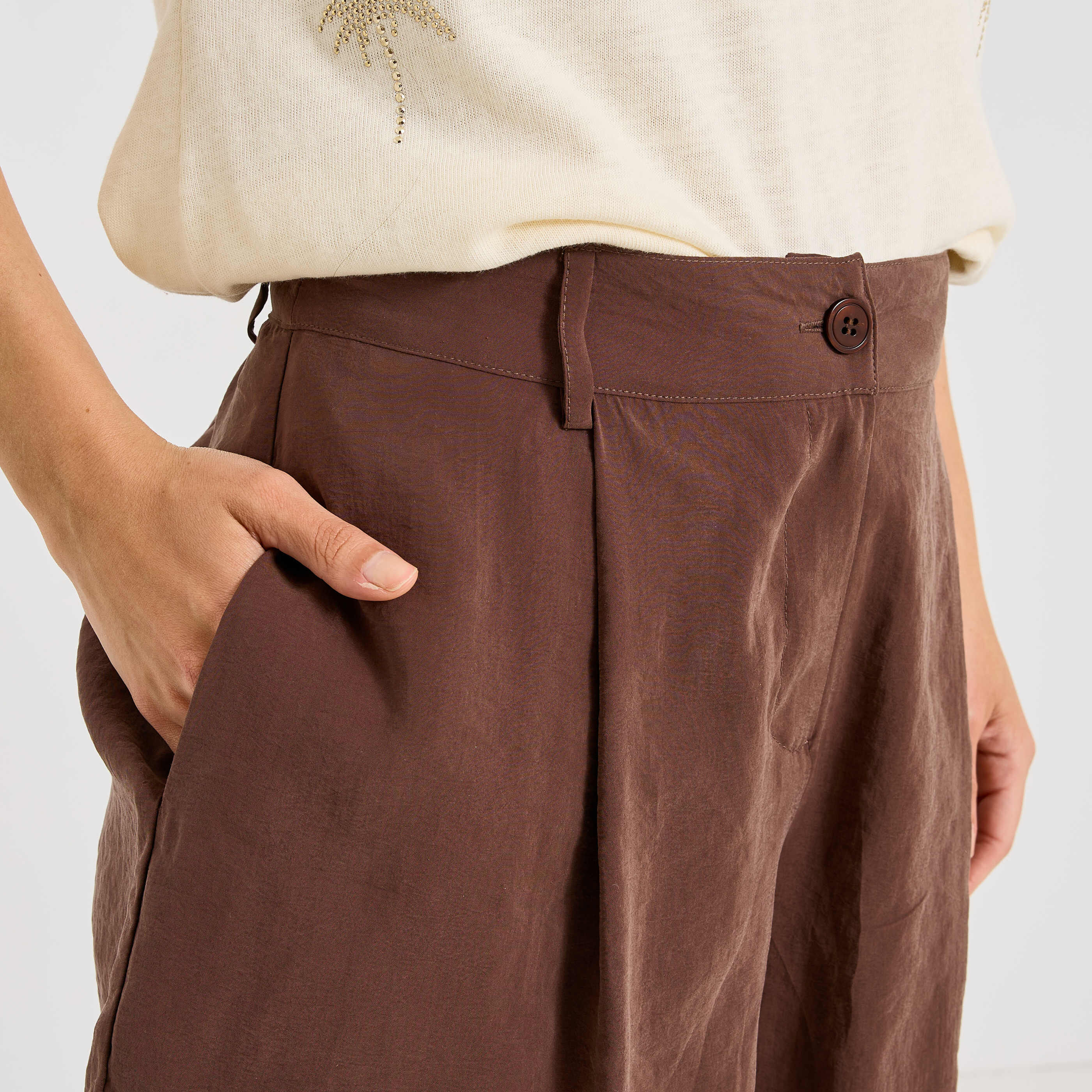Short uni &agrave; pinces femme